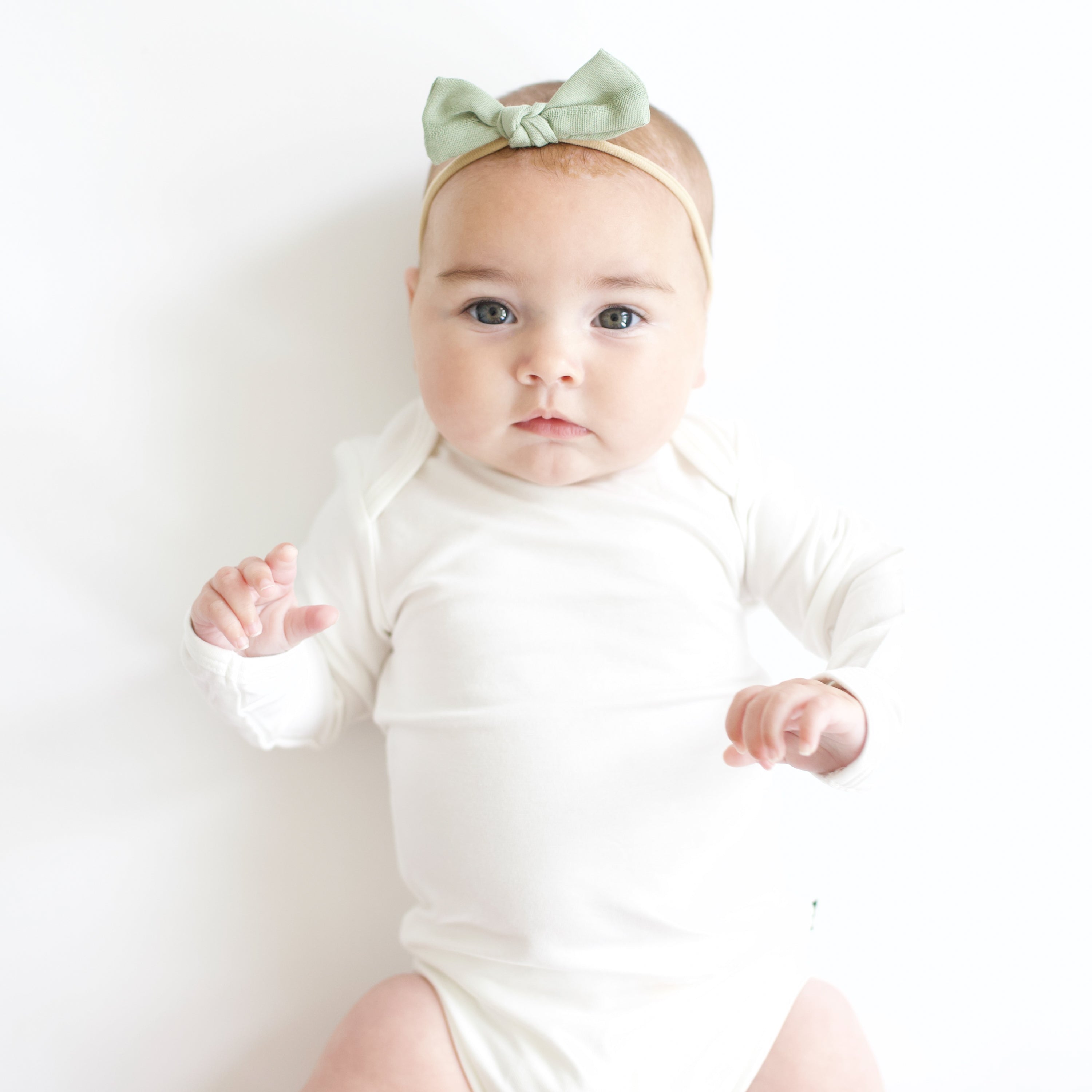 Organic Bamboo Muslin Baby Headband with Tiny Bow - Soft & Hypoallergenic for Newborns & Infants - Perfect for Photography, Baptism, and Special Occasions