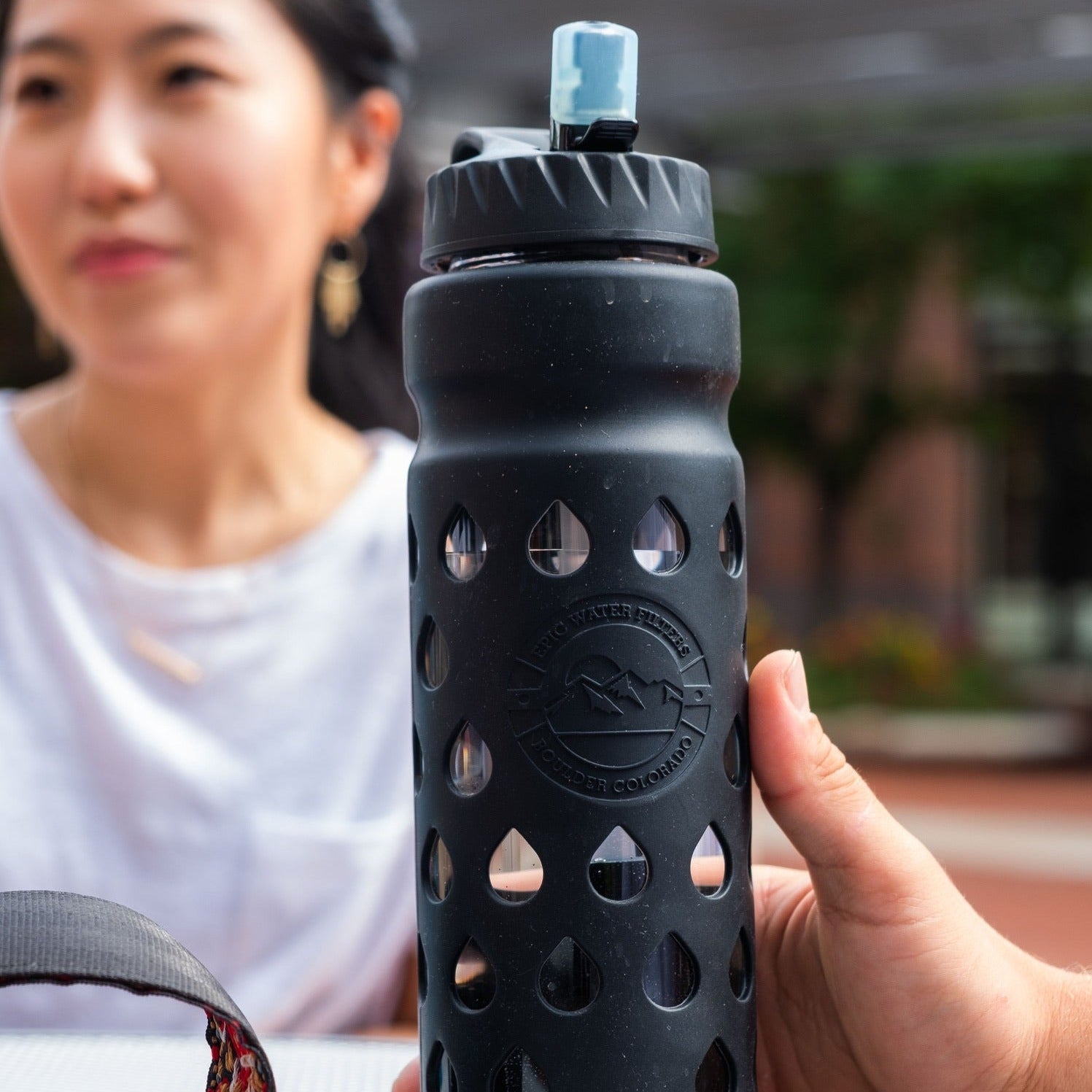 32 oz Glass Escape Water Bottle - Leak Proof, BPA Free, Insulated for Hot & Cold Drinks - Perfect for Gym, Hiking, Travel & Office Use