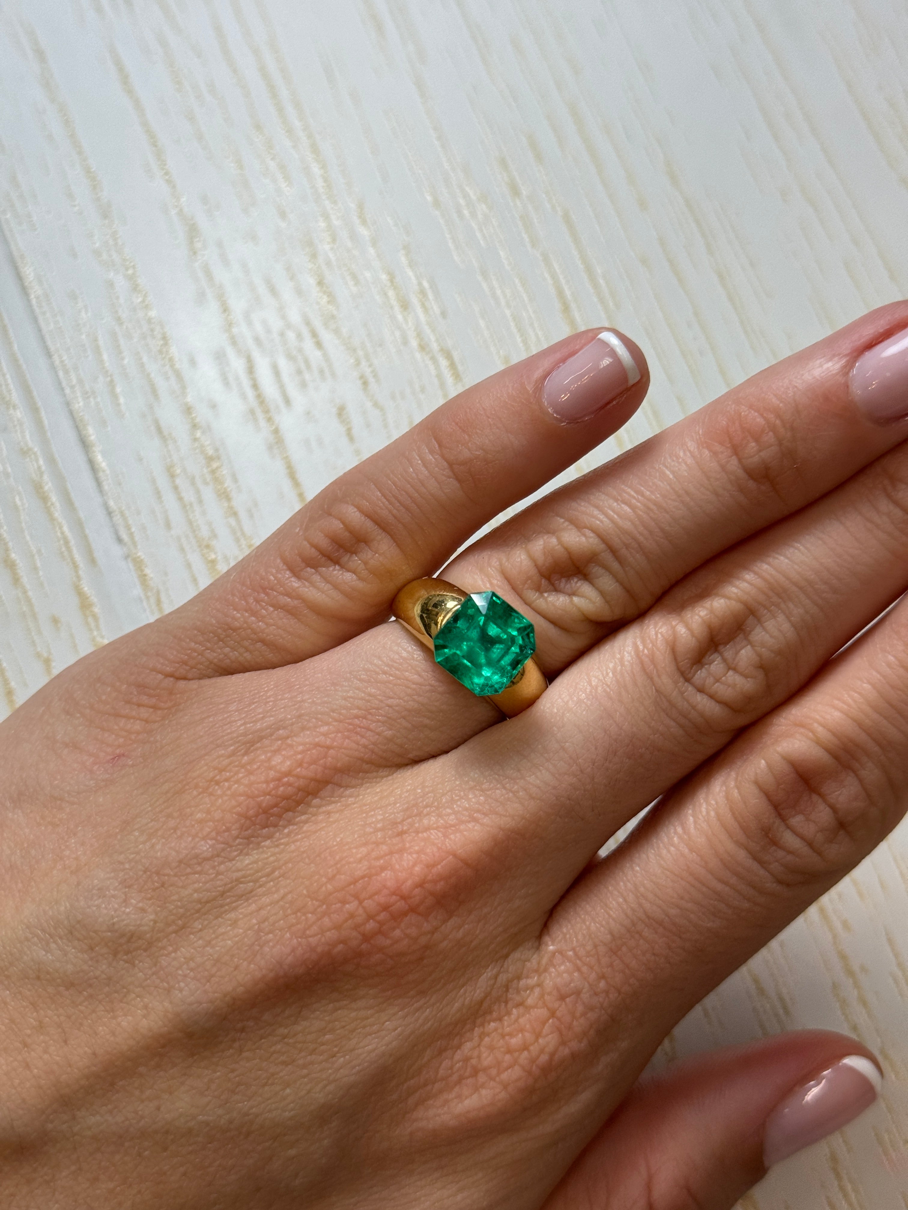 4.83 Carat 10x10mm Bluish Loose Colombian Emerald Asscher Cut Gemstone for Jewelry Making - Perfect for Engagement Rings, Necklaces & Luxury Gifts