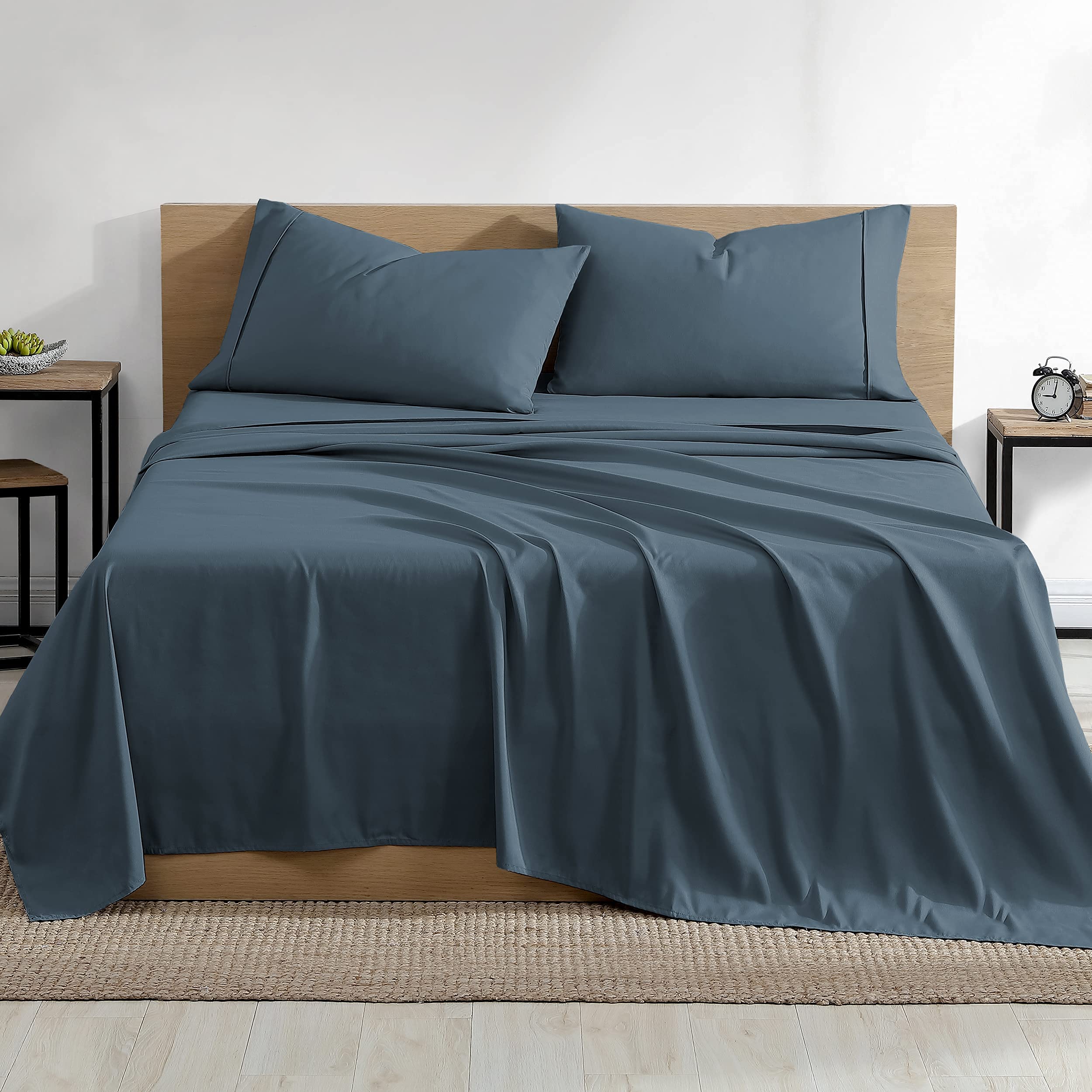Luxury 600-Thread-Count 100% Egyptian Cotton Queen Size Bed Sheet Set - 4 Piece Blue Sea Hotel Quality Bedding (1 Flat Sheet, 1 Deep Pocket Fitted Sheet & 2 Pillow Cases) for Ultimate Comfort in Master Bedrooms, Guest Rooms & Vacation Homes