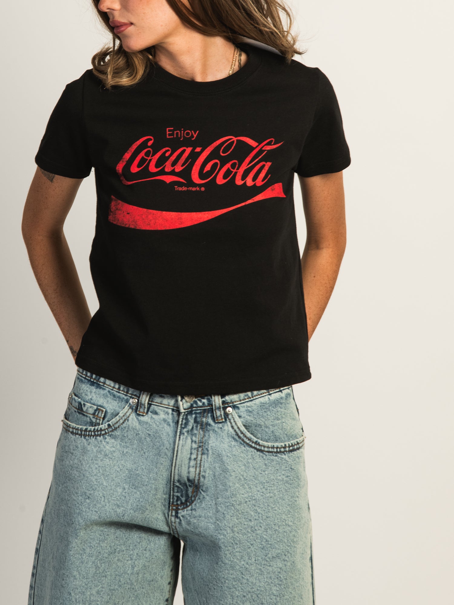 Vintage Coca-Cola Box Fit T-Shirt - Classic Logo Tee for Men & Women | Casual Wear, Street Style, Retro Fashion