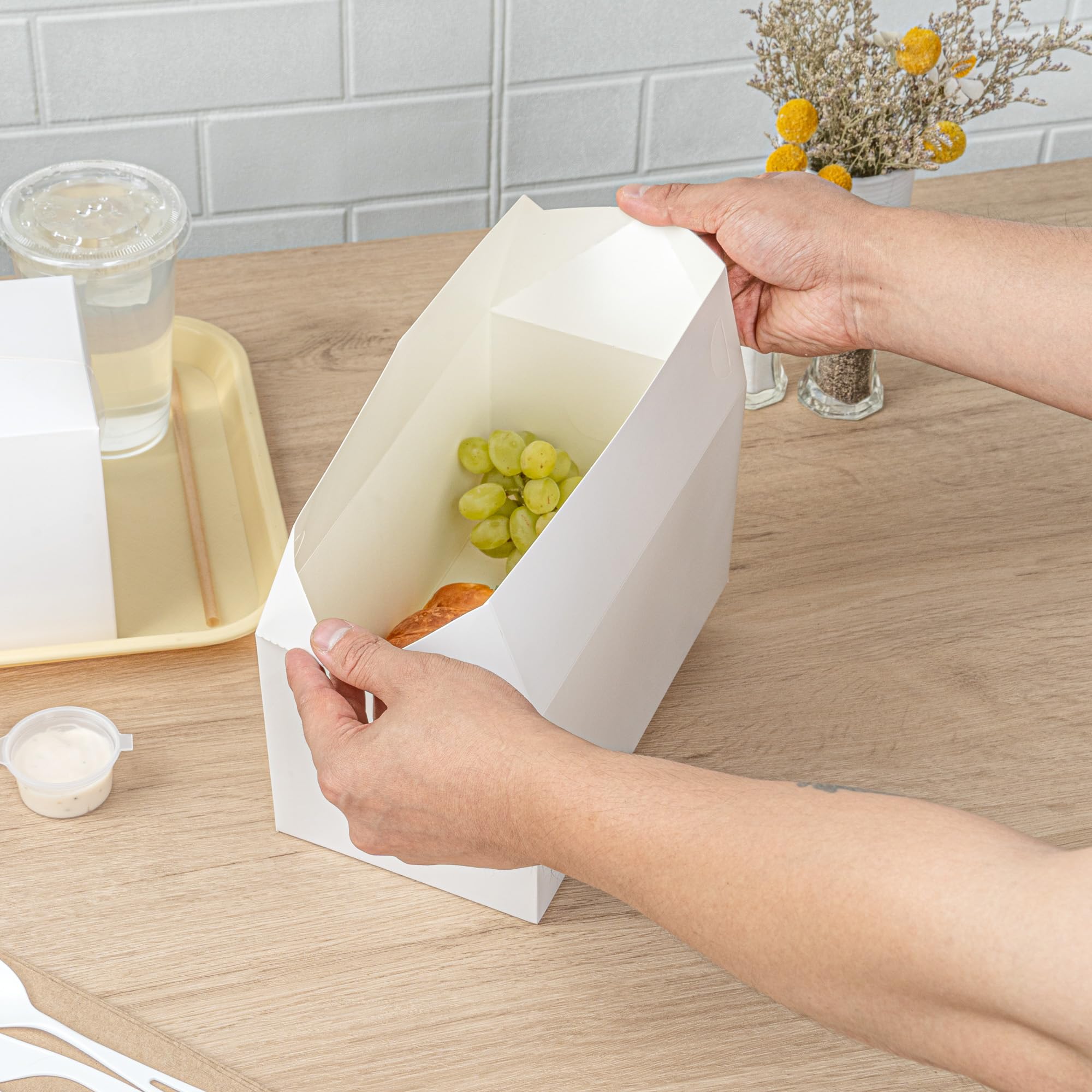 Restaurantware Bio Tek 80oz Eco-Friendly Takeout Containers - 400 Pack Rectangle Disposable Food Boxes with Secure Fast Closure | Leakproof & Greaseproof | Perfect for Burgers, Fried Chicken, Catering & Food Delivery Services