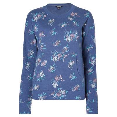 The Cozy Embrace of Neelo Blue: A Tale of Warmth and Style