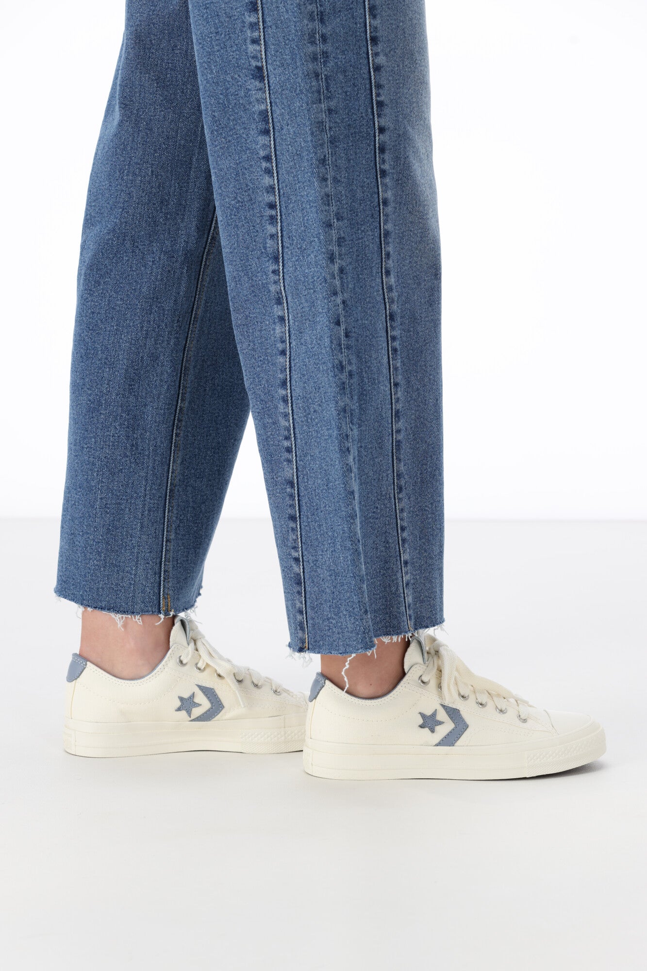Converse Unisex Star Player 76 Archival Low Top Sneakers in Egret/Wet Stone - Retro Athletic Shoes for Casual Wear & Street Style