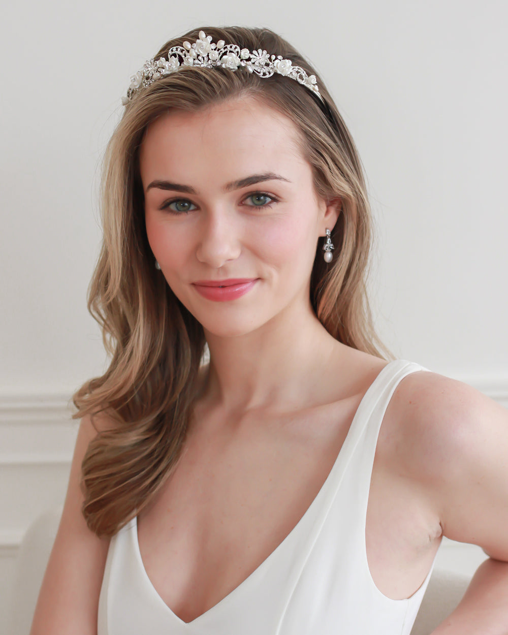 Rose & Pearl Flower Tiara Crown - Elegant Bridal Headpiece for Weddings, Prom, Pageants & Special Occasions