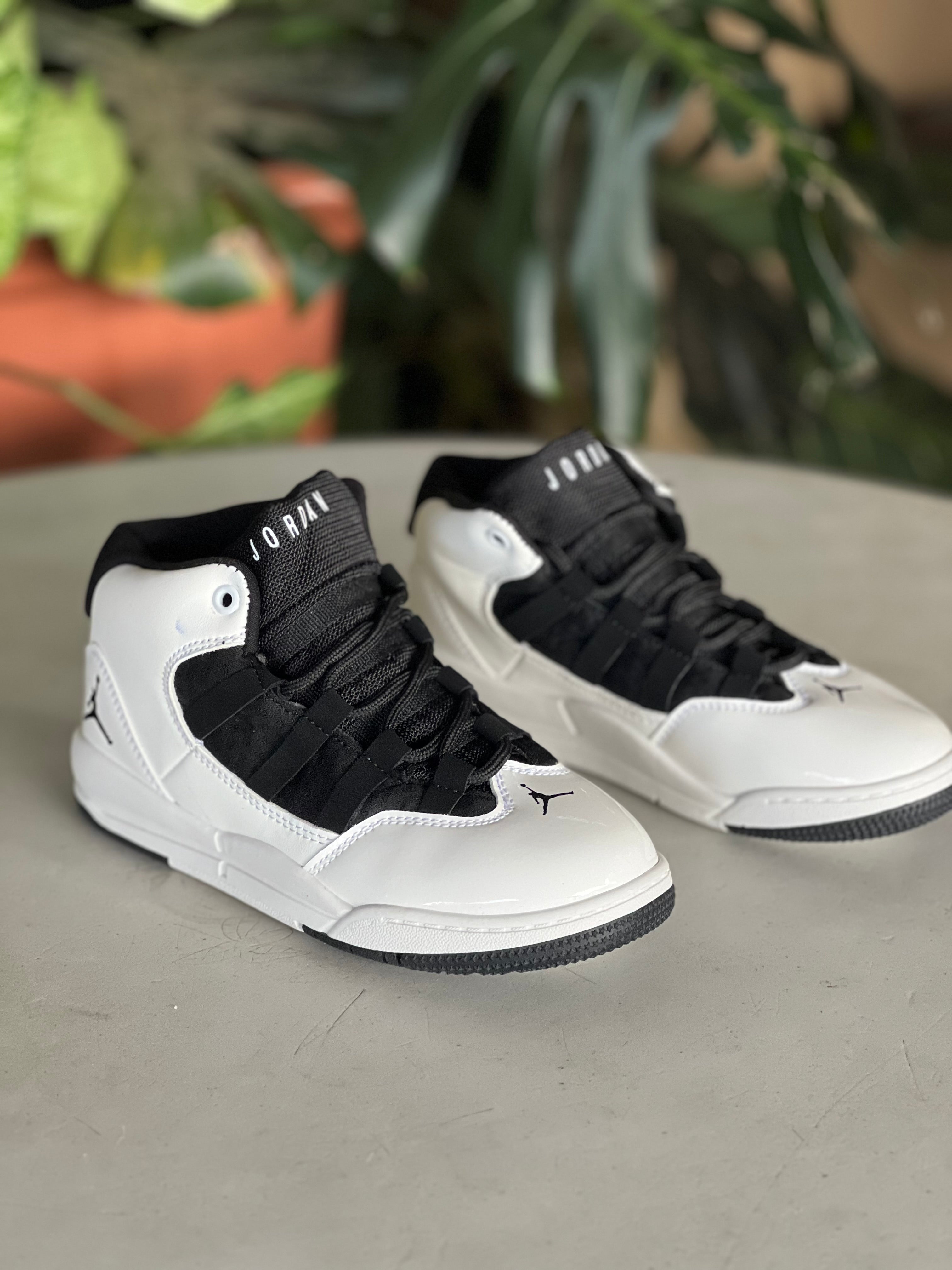 Kids Jordan Max Aura Basketball Shoes - Black/White - High-Performance Sneakers for Boys & Girls - Perfect for School, Sports & Casual Wear