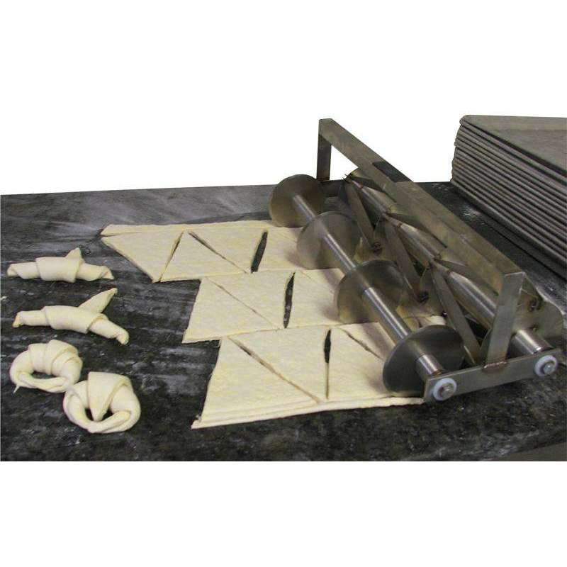 Stainless Steel Croissant Dough Cutter - Professional Pastry Tool for Baking, Perfect for Home Bakers & Commercial Kitchens - Ideal for Making Flaky Croissants, Danish Pastries & Puff Pastry