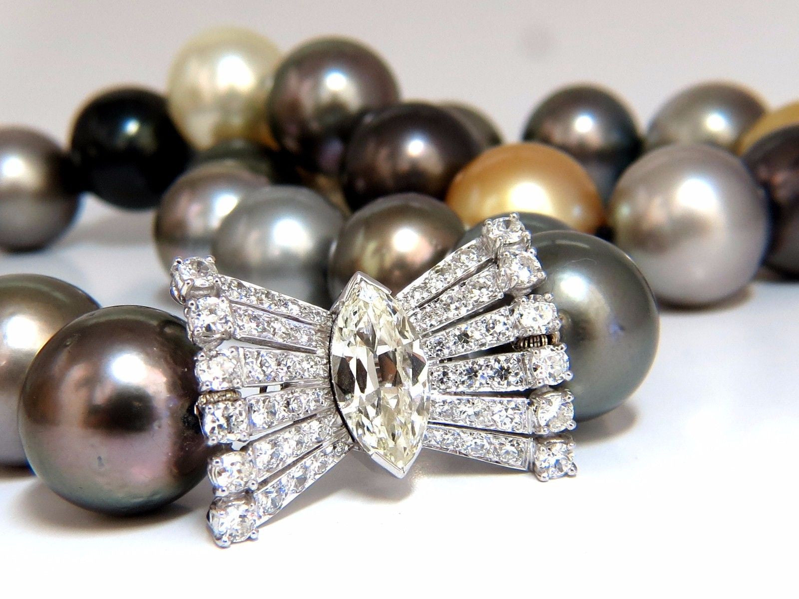 GIA Certified Natural Tahitian Pearl Necklace with 4.00ct Diamonds in 18K Gold - Elegant Jewelry for Weddings, Anniversaries & Special Occasions