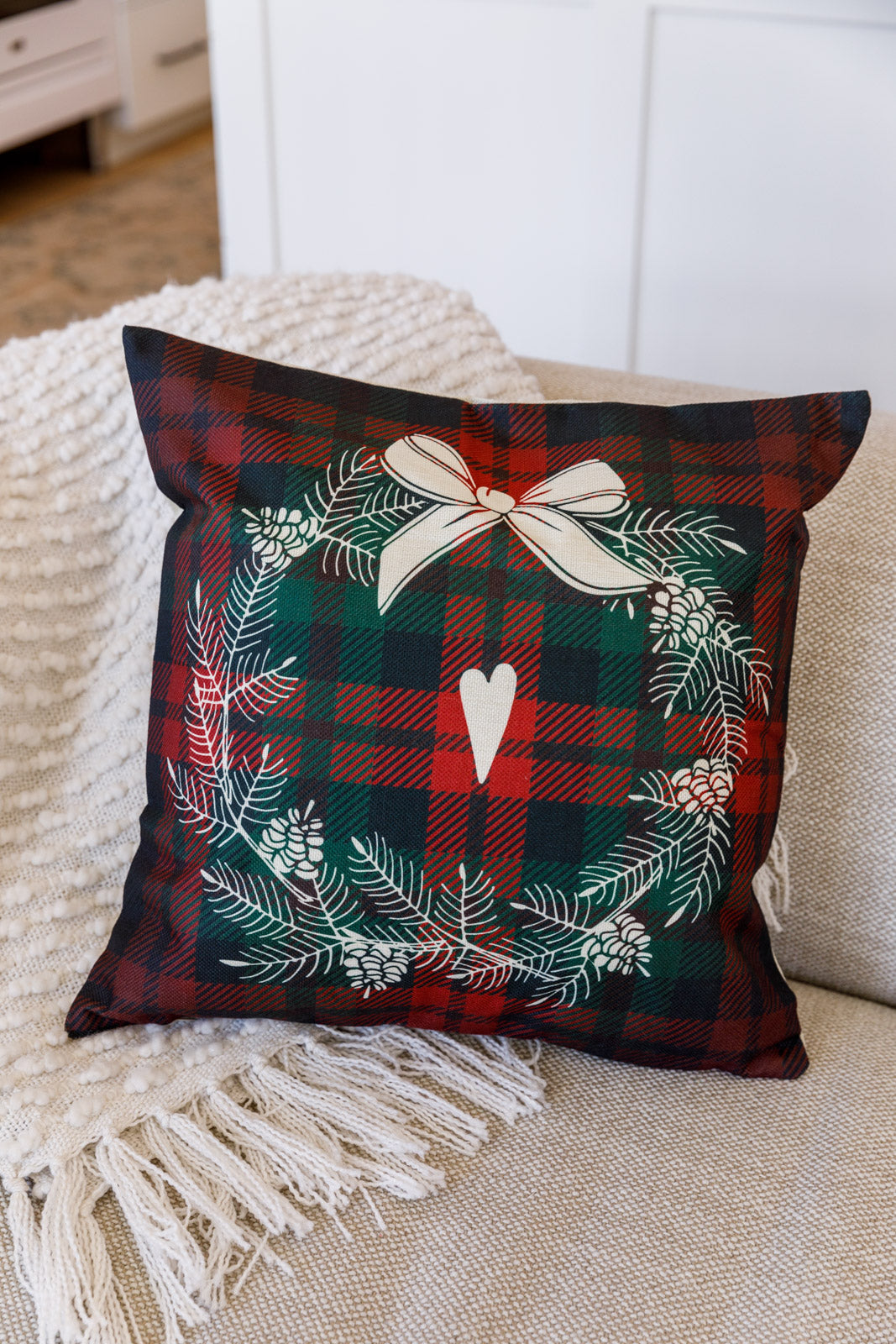 Festive Holiday Wreath Pillow Cover - Christmas Decor Cushion Case for Sofa, Bed & Home Decor - Perfect for Winter Seasonal Home Styling