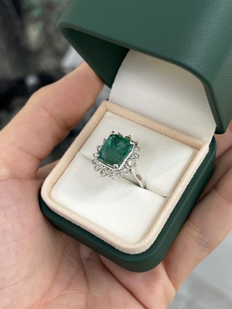 14K Gold Deep Green Emerald Engagement Ring with Diamond Halo - 6.64tcw, Vintage Style Wedding Ring for Women, Perfect for Proposals, Anniversaries & Special Occasions