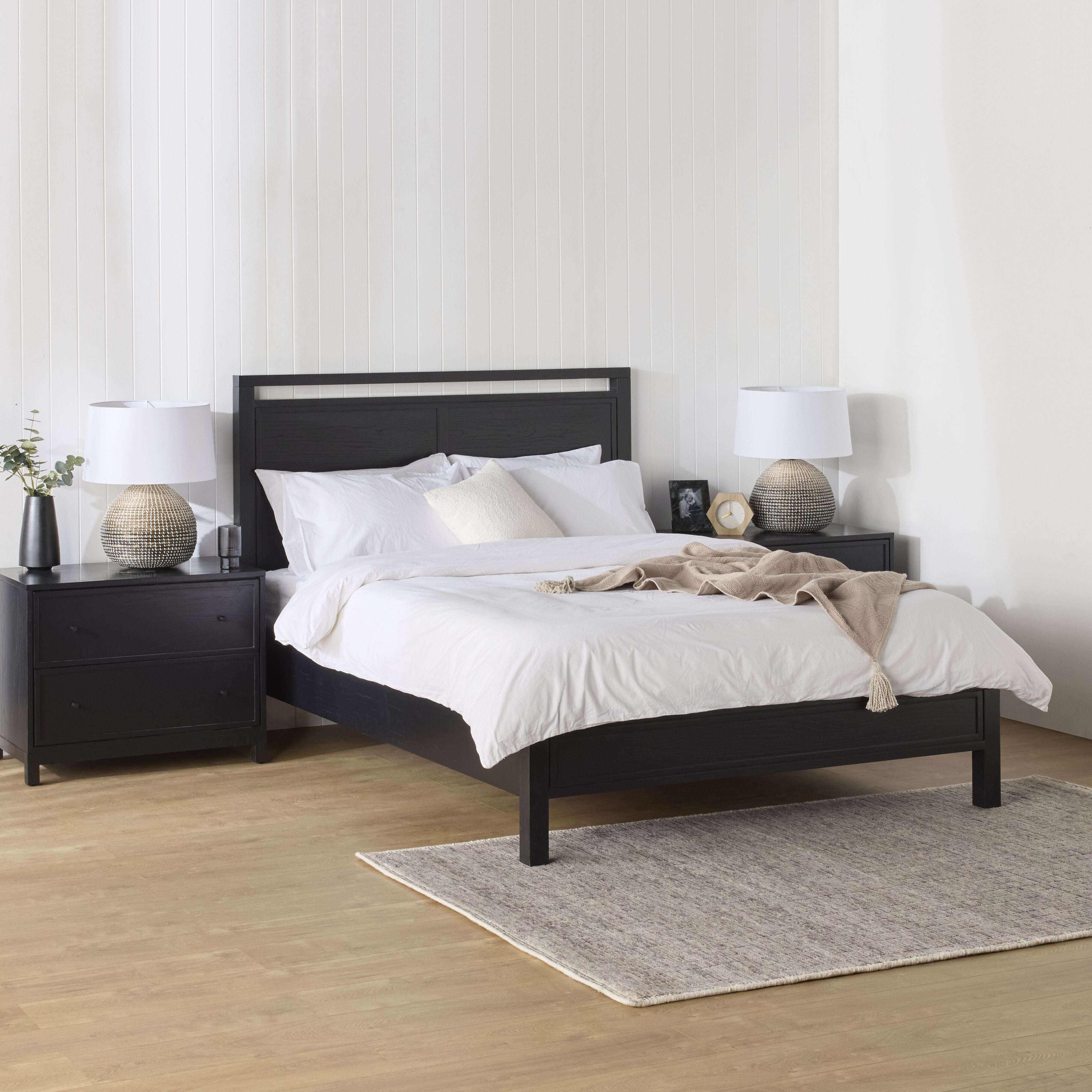 Avalon Queen Size Bed Frame - Black Metal Platform Bed with Headboard & Footboard, Easy Assembly, Sturdy Support - Perfect for Master Bedroom, Guest Room, or Apartment