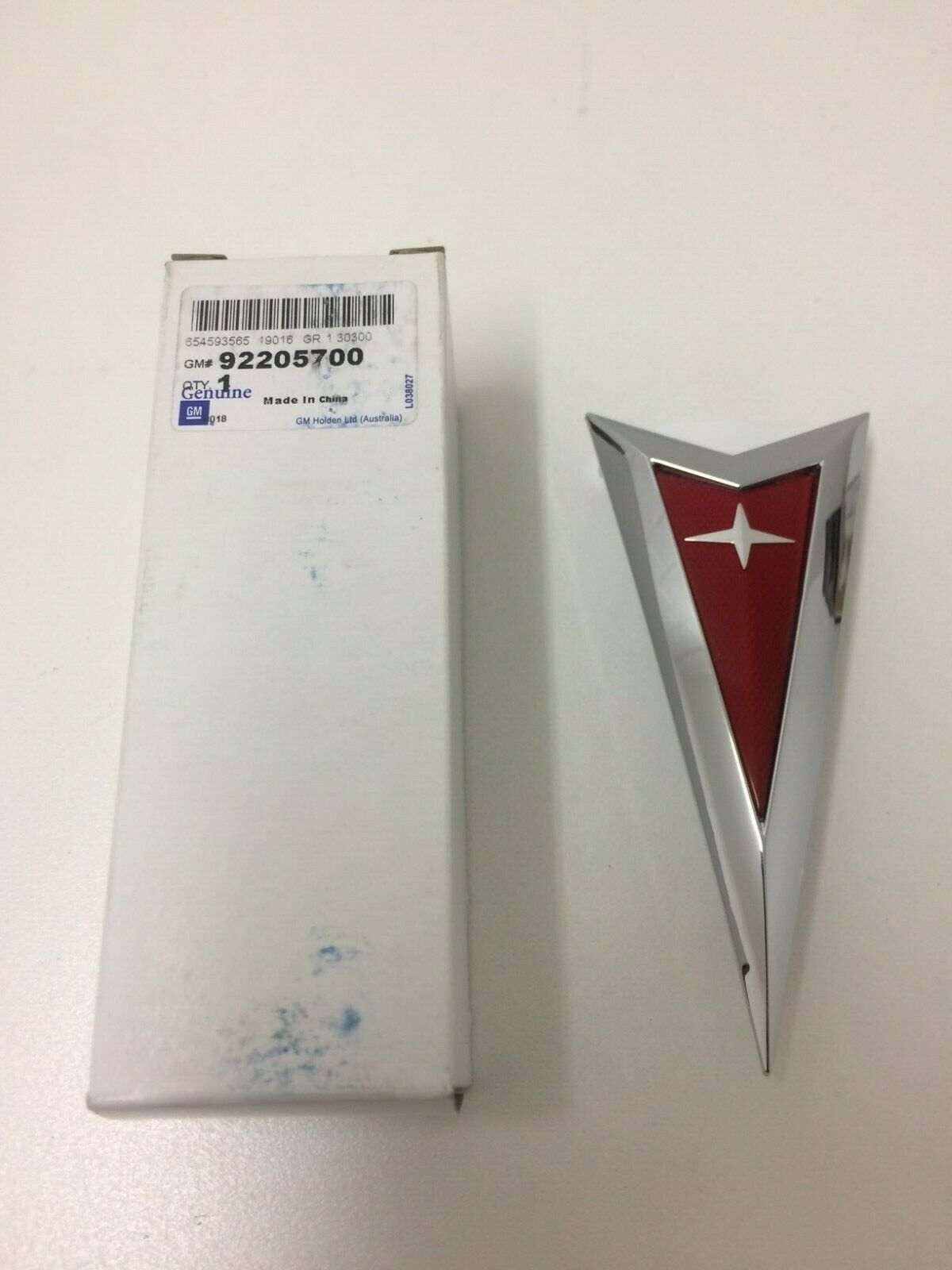 2007-2008 Pontiac G8 OEM Front Bumper with Genuine Pontiac Emblem - Perfect for Restoration & Car Show Upgrades