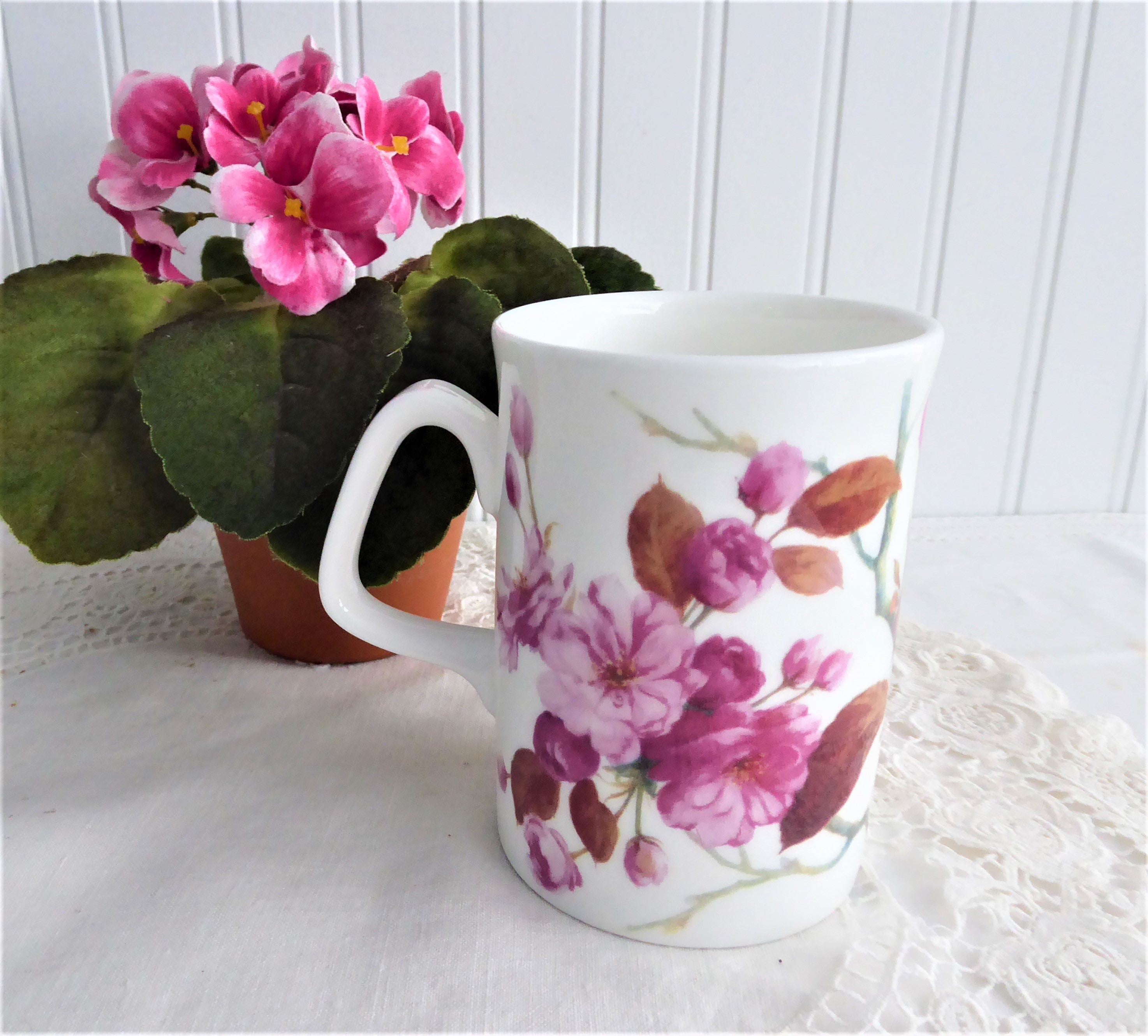Vintage Roy Kirkham Cambridge Collection Pretty Pink Wild Roses Mug - 1990s Bone China Tea Cup for Elegant Afternoon Tea & Collectible Home Decor