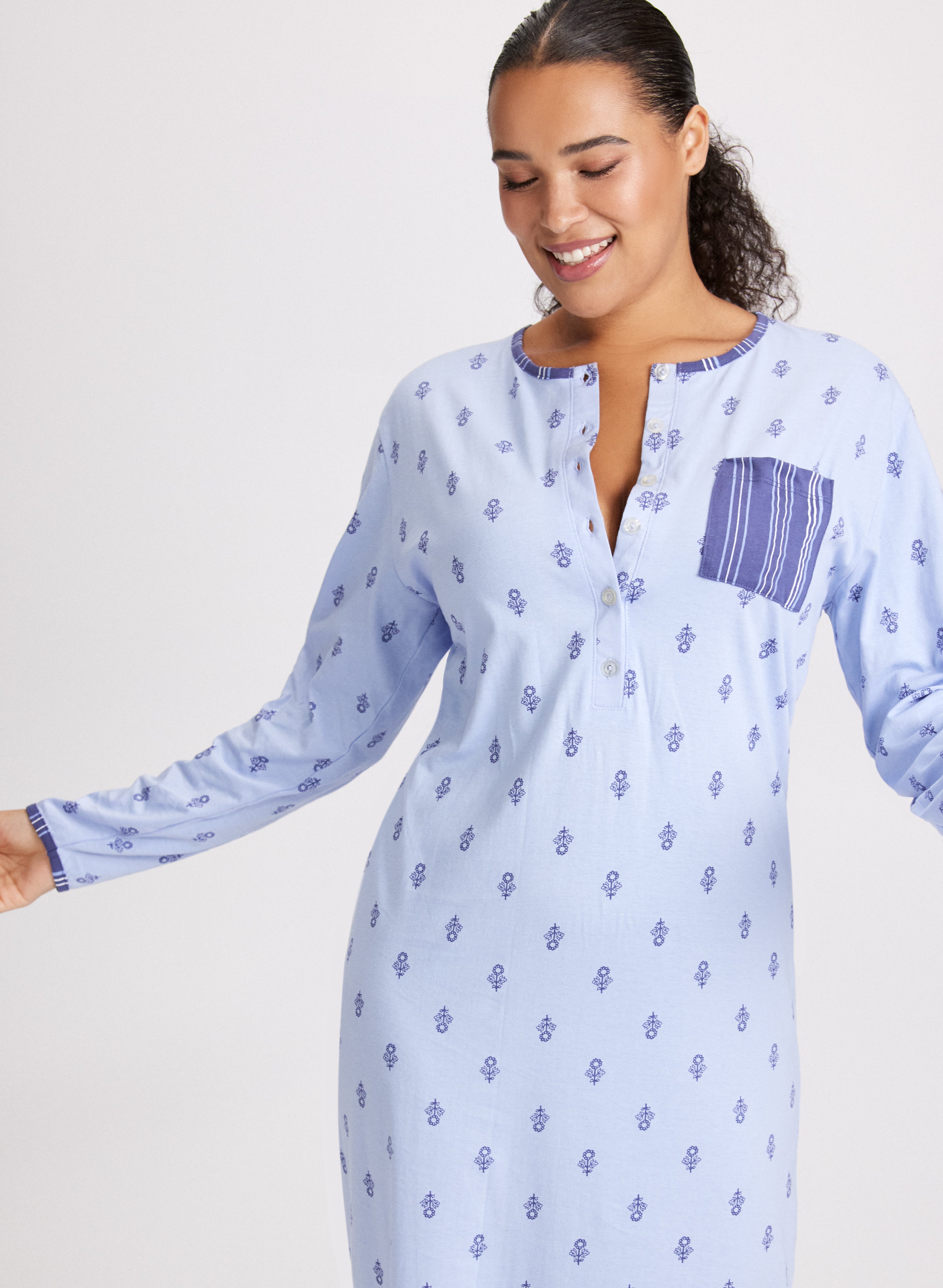 Stylish Abstract Print Long Nightgown for Women - Soft & Comfortable Sleepwear for Relaxing at Home or Traveling