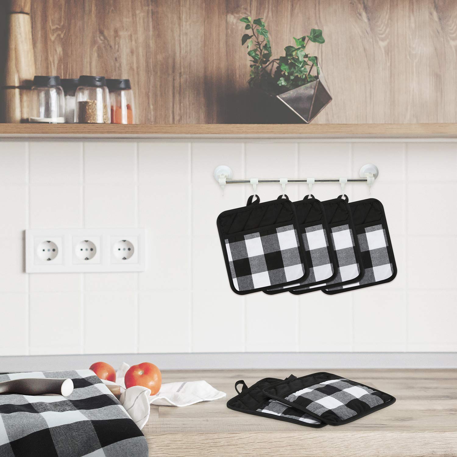 4-Piece Buffalo Check Pot Holders with Pockets - Black and White Plaid Kitchen Gloves for Cooking, Baking & Grilling - Heat Resistant Oven Mitts for Holiday Decor & Home Use