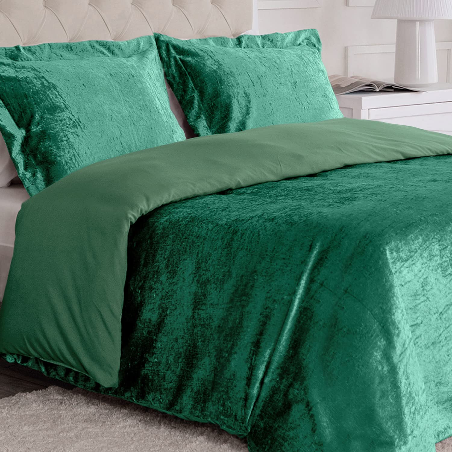 Luxury Mellanni Velvet Duvet Cover Queen Size - Fade, Stain, Shrink & Wrinkle Resistant - Soft Emerald Green Comforter Cover Set with 2 Pillow Shams - Breathable & Durable Bedding - Perfect for Master Bedroom, Guest Room or Vacation Home (Queen, Emerald Green)