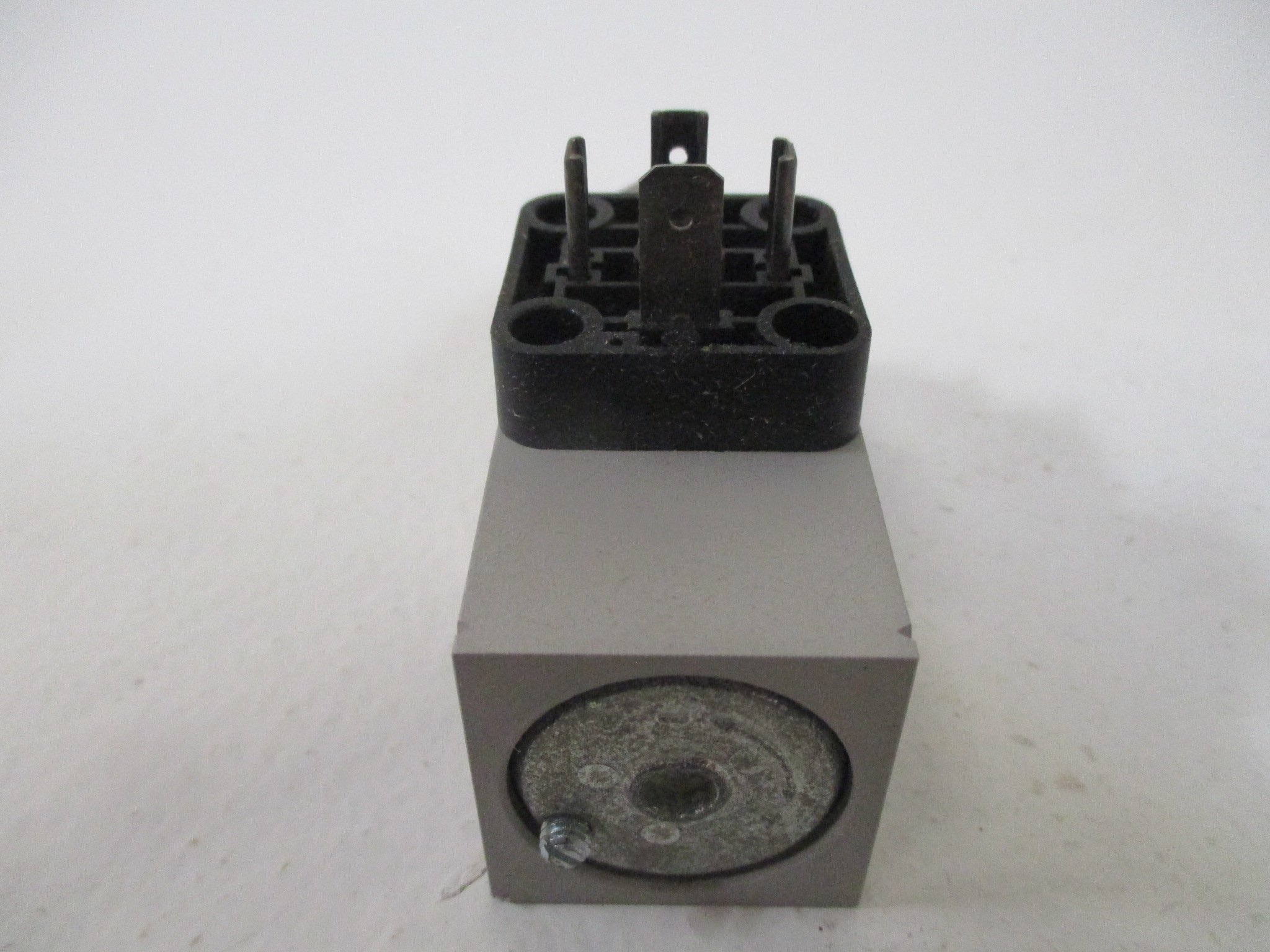 IMI Norgren 0882120 Pressure Switch, 18D 1/4 NPT, 70-1000 PSI Range, Industrial Air & Hydraulic Systems - Perfect for Pneumatic Controls, Compressors, and Fluid Power Applications