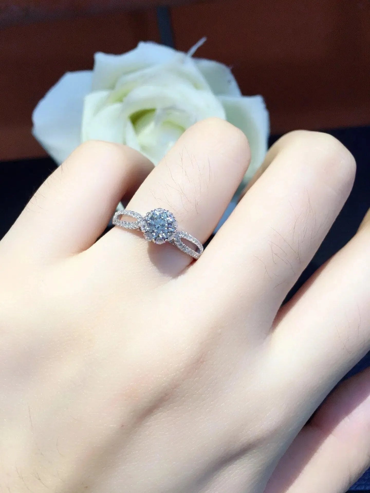 18K Gold Natural Diamond Ring - Classic Elegant Gemstone Jewelry for Women | Perfect for Weddings, Parties & Special Occasions | Trendy Fine Jewelry 2023