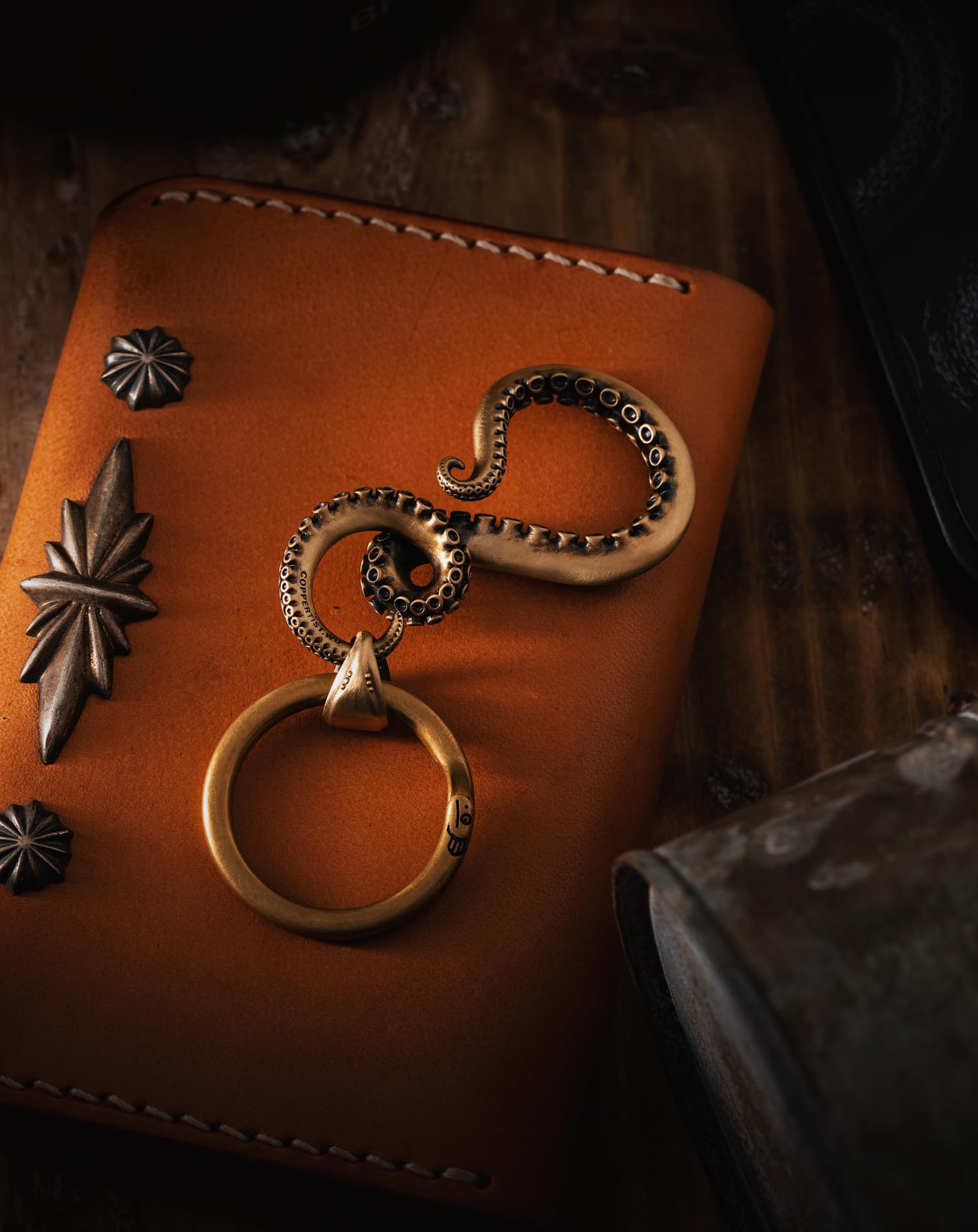 COPPERTIST.WU Octopus Brass Keychain for Men & Women - Unique Tentacle Animal Keyring, Creative Sea-Themed Gift for Car Keys & Decor | Perfect for Beach Lovers & Marine Enthusiasts