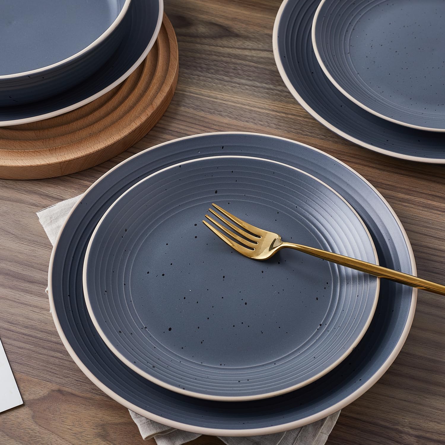 Stone Lain Lauren Modern Stoneware 16-Piece Round Dinnerware Set - 4 Plates & Bowls in Charcoal | Elegant Tableware for Family Dinners, Entertaining Guests & Restaurant-Style Dining