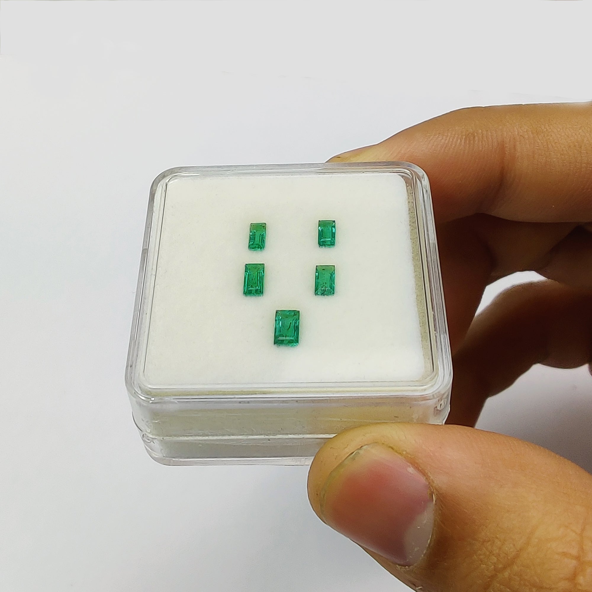 Natural Untreated Green Emerald Gemstone Set - 0.85cts Cushion Cut (4x2mm & 5x3mm) 5-Piece Collection for Jewelry Making, Engagement Rings & Luxury Gifts