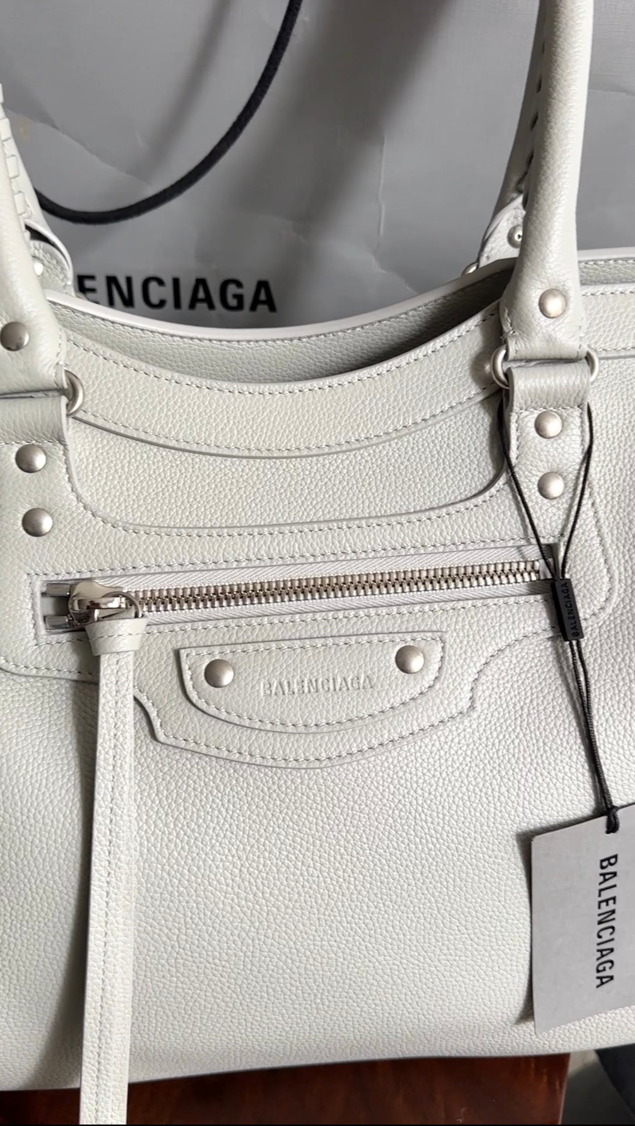 Balenciaga Large Dove Grey Leather Neo Classic City Travel Bag - Stylish & Spacious Carry-On for Women, Perfect for Work, Travel & Everyday Use