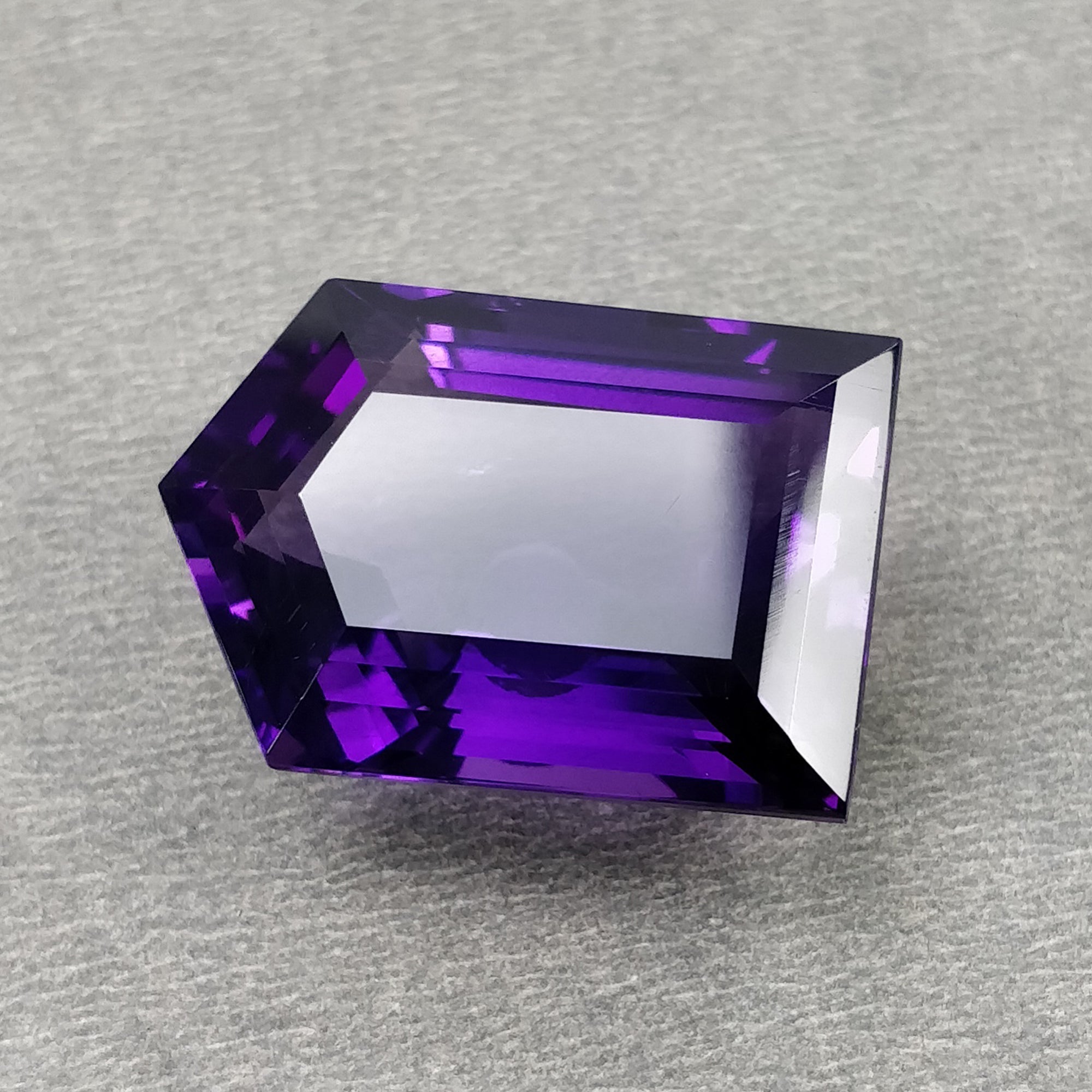 Natural Untreated Amethyst Gemstone 41.80cts - Normal Cut Quartz Crystal 26x18mm Uneven Shape for Jewelry Making, Healing Crystals & Spiritual Decor