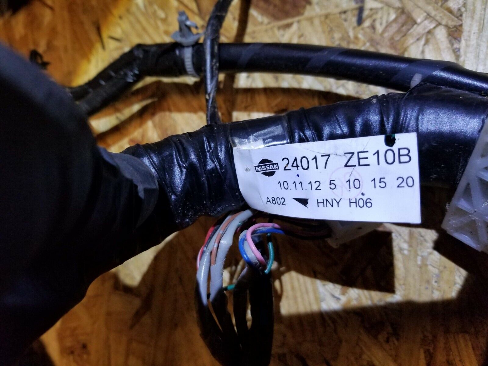 04-07 Infiniti QX56 Right Passenger Side Interior Wire Harness OEM Replacement - Perfect for Car Electrical Repairs & DIY Installations