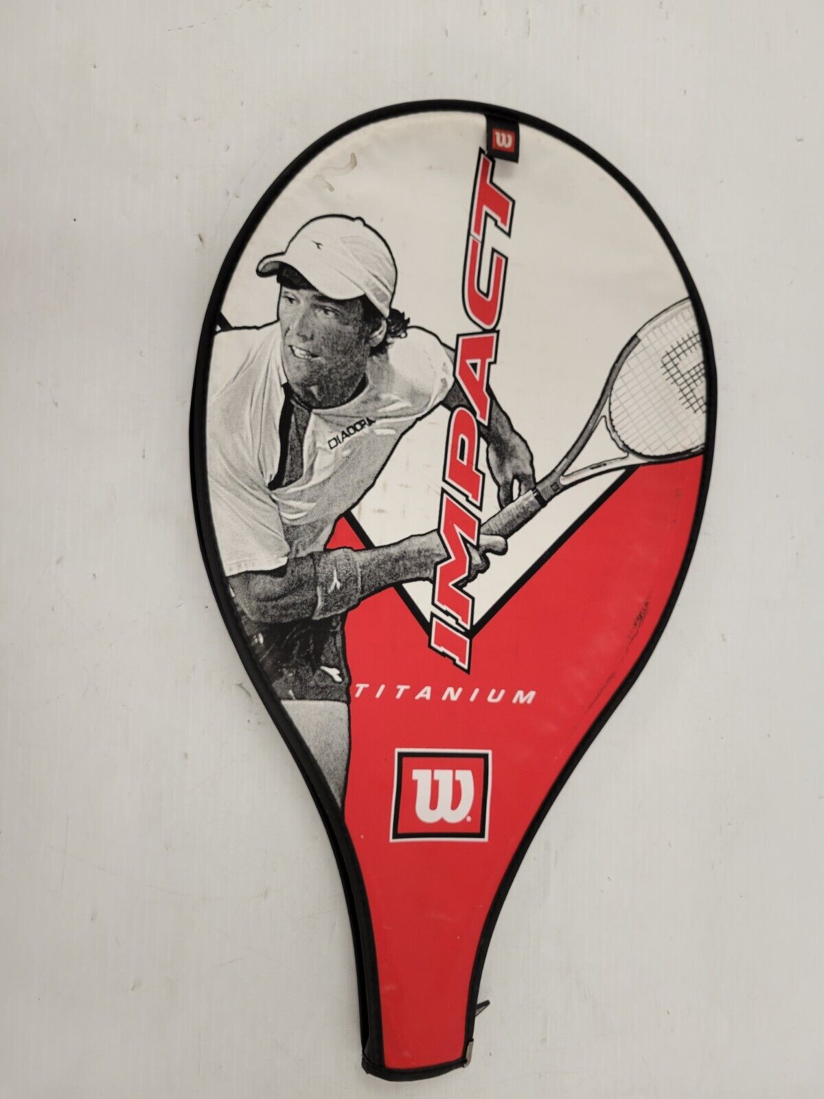 Wilson Atomic Tennis Racket - Lightweight Carbon Fiber Tennis Racquet for Adults & Teens - Perfect for Beginners & Intermediate Players - Great for Court Training & Competitive Matches
