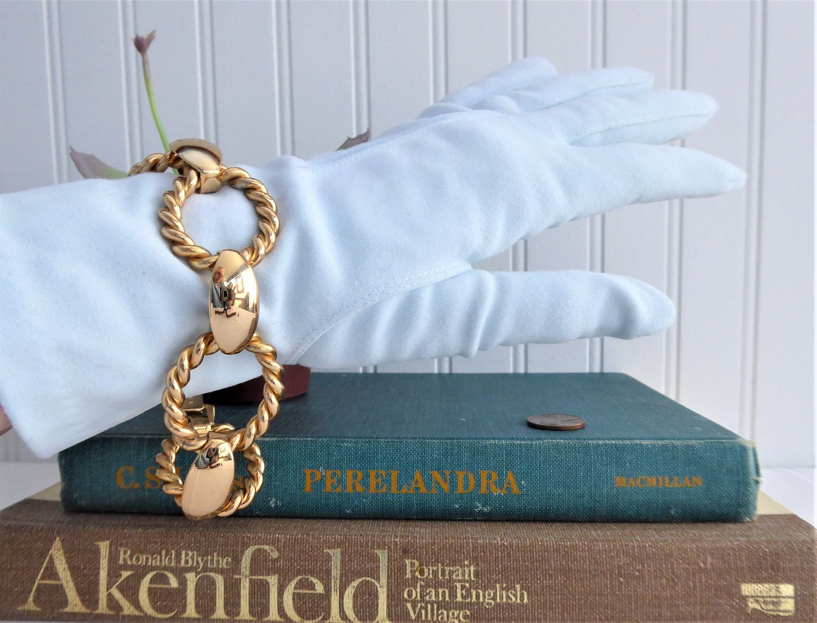 Vintage 1980s Napier Twisted Link Chunky Bracelet - Gold Plated Signed Oval Links for Women | Perfect for Retro Fashion, Parties & Gift Giving