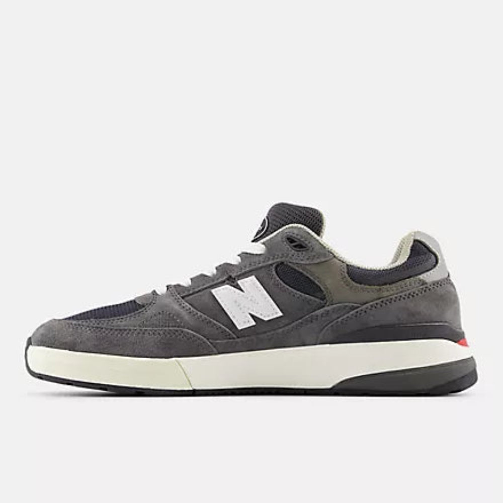 New Balance Numeric Andrew Reynolds 933 Skateboarding Shoes - Durable & Comfortable for Street & Park Skating