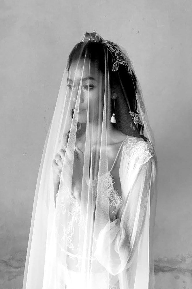 Elegant Sally French Lace & Dreamy Tulle Single Layer Wedding Veil - Perfect for Bridal Ceremonies, Photos & Romantic Occasions