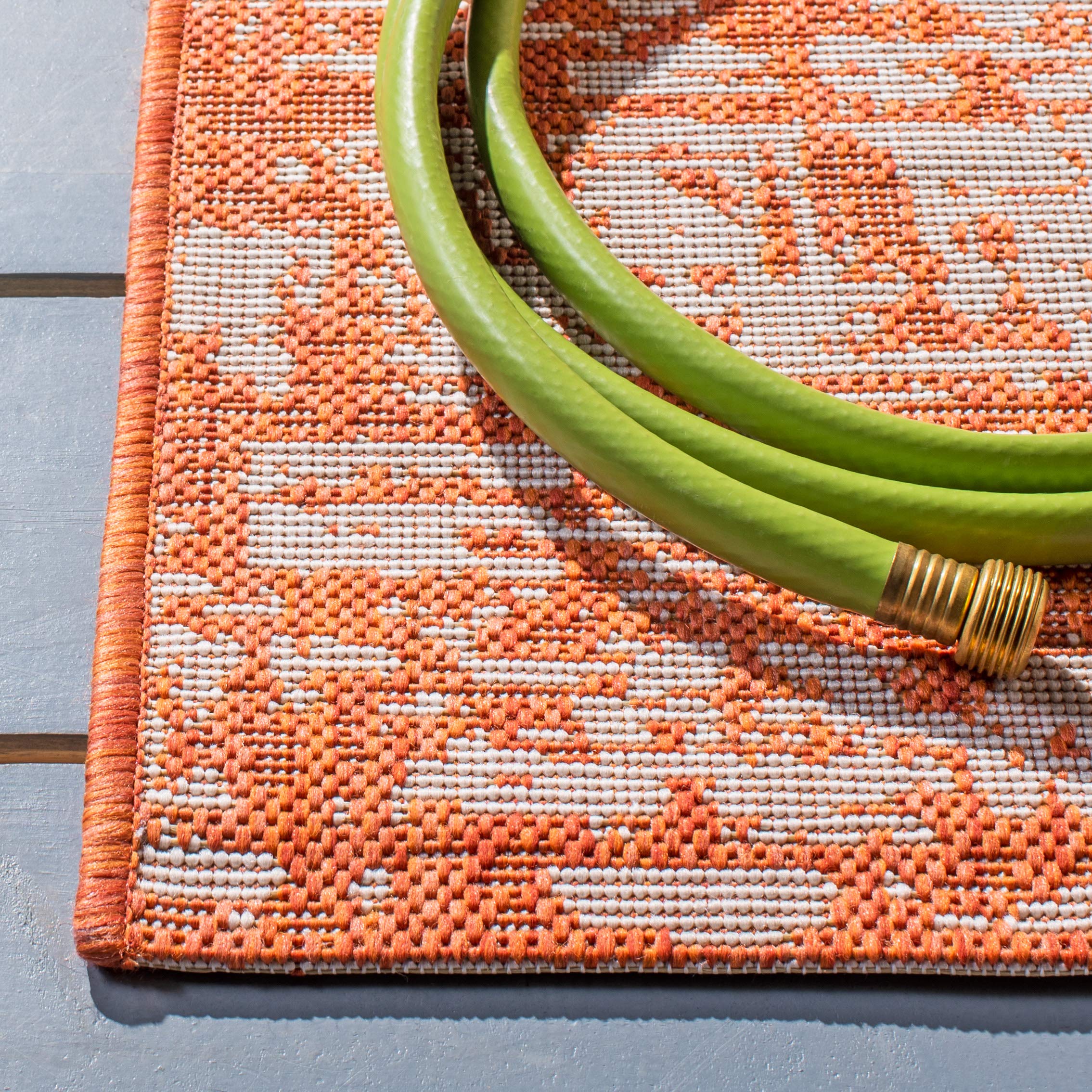 SAFAVIEH Courtyard Collection 6'7