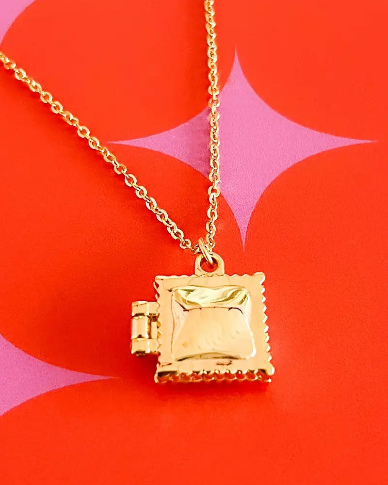 Ravioli Locket Necklace - Italian Pasta Inspired Jewelry for Women | Perfect Gift for Food Lovers & Cooking Enthusiasts | Wear to Italian Restaurants, Date Nights & Culinary Events