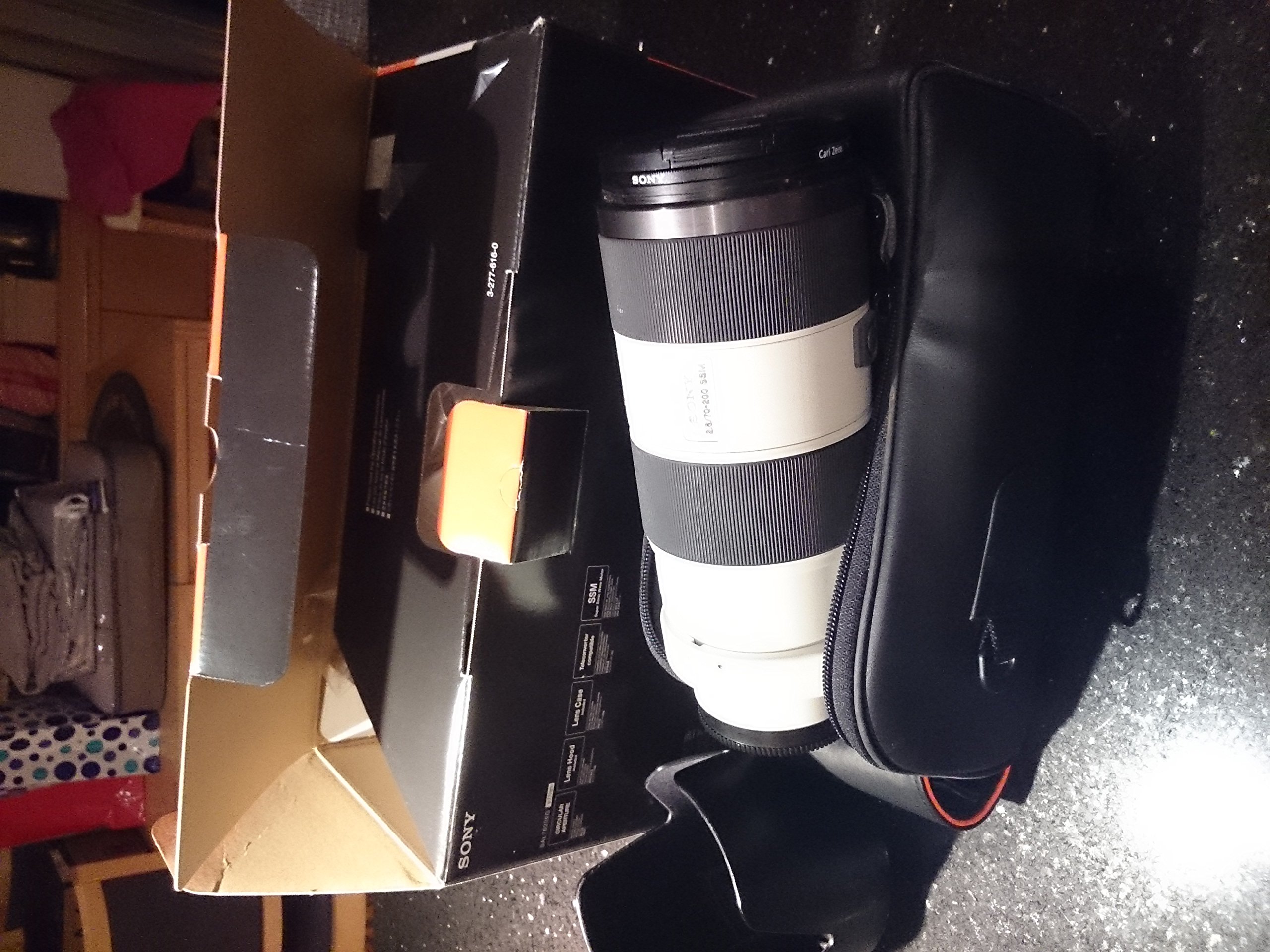 Sony SAL70200G 70-200mm f/2.8 SSM Telephoto Zoom Lens for Sony Alpha DSLR Cameras - Professional Photography, Sports & Wildlife Shots, Portrait & Event Coverage (Old Model)