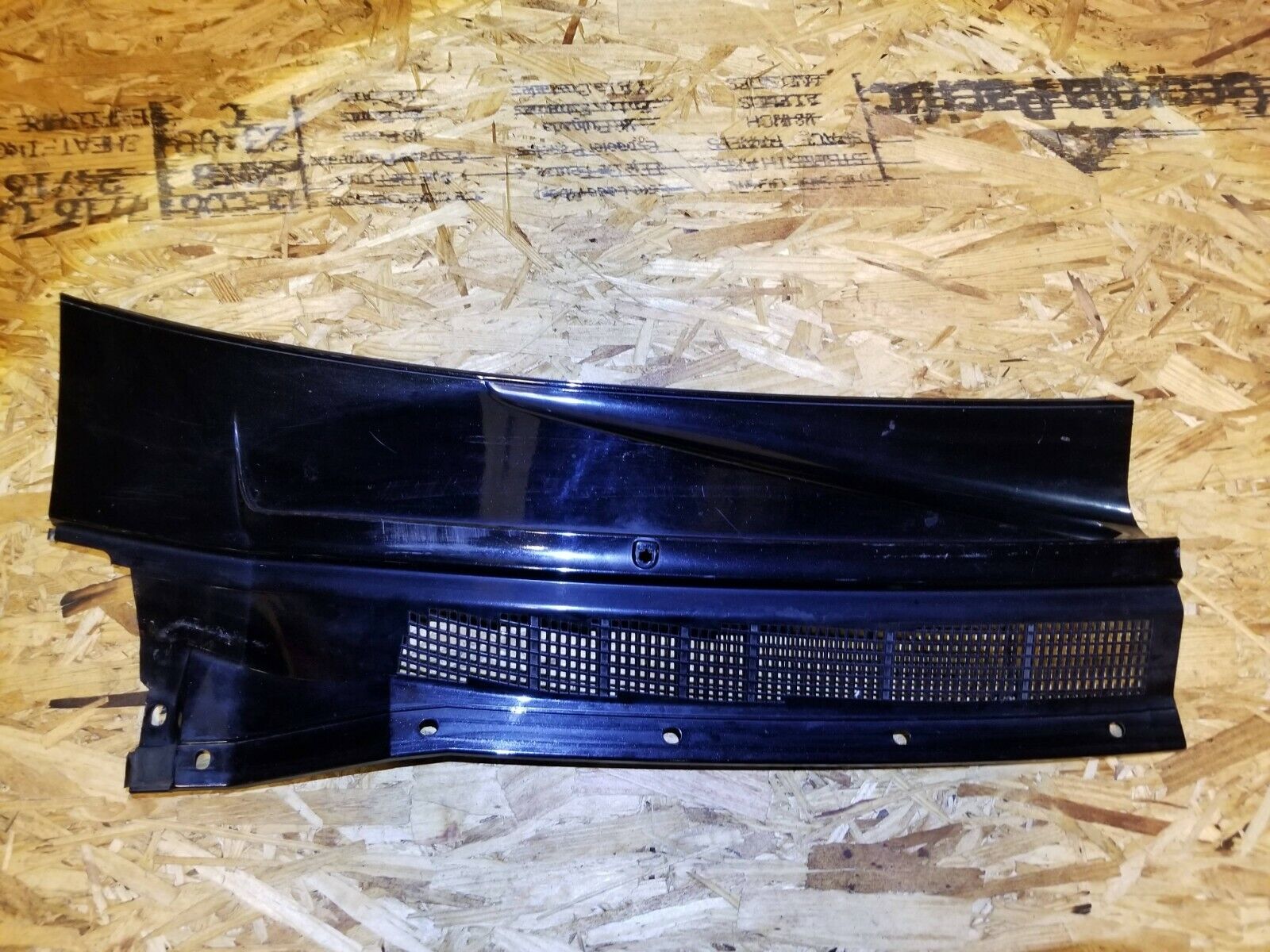 04-07 Infiniti QX56 Wiper Cowl Vent Panel Trim - Right Passenger Side OEM Replacement Part - Perfect for Windshield Protection & Weatherproofing