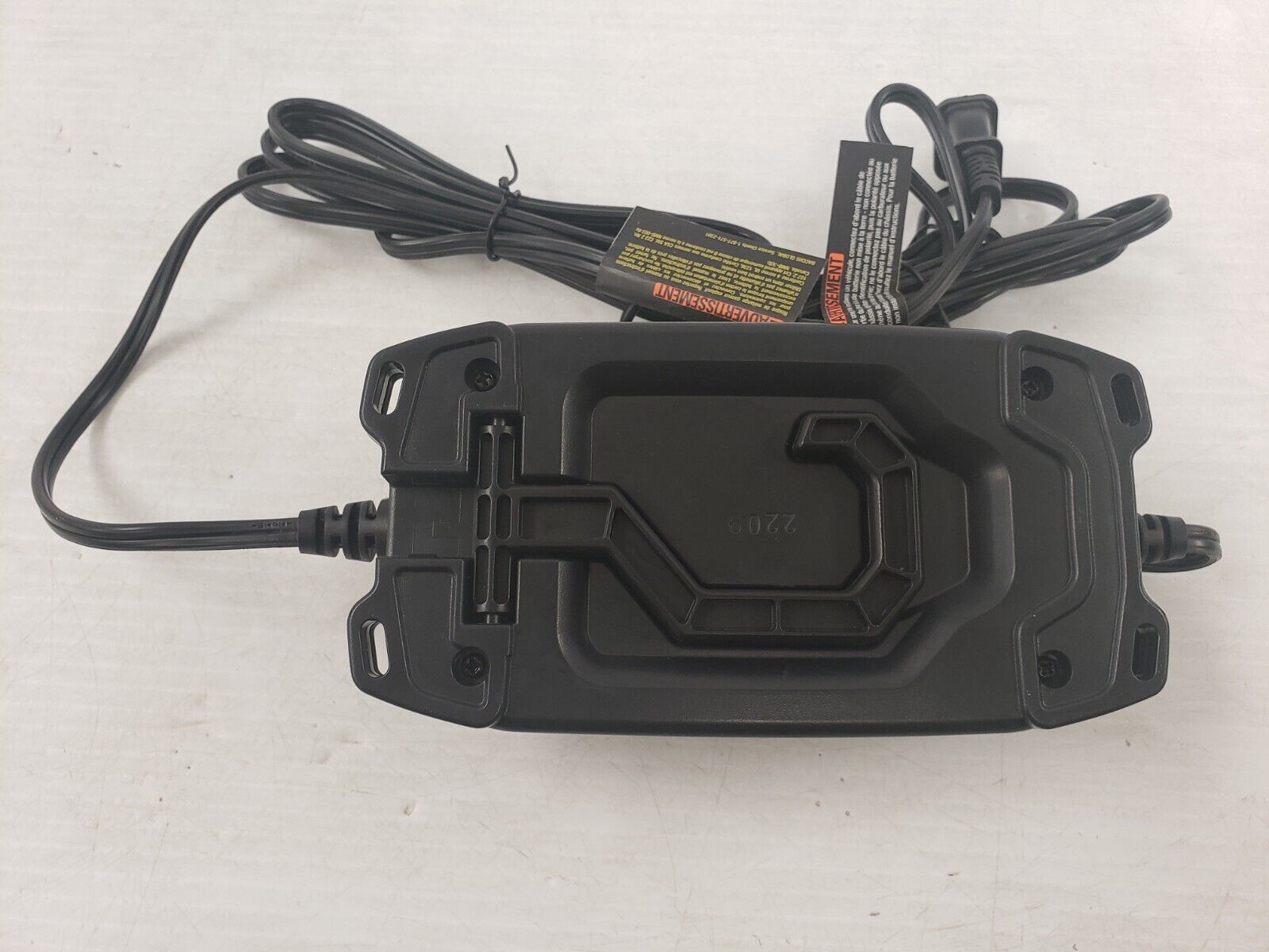 DEWALT DXAEC2CA 20V MAX Lithium-Ion Battery Charger - Fast Charging for DEWALT 20V Power Tools - Perfect for Construction Sites & DIY Projects