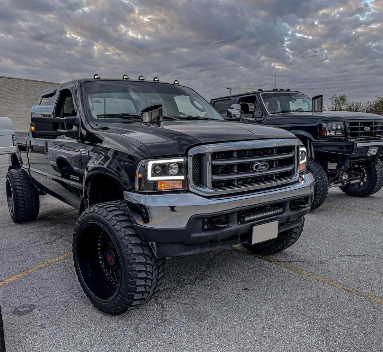 Ford Super Duty 1999-2004 Projector Headlights with OLED Halos & DRL - Smoked/Black Lens - Upgrade for Night Driving & Off-Road Adventures