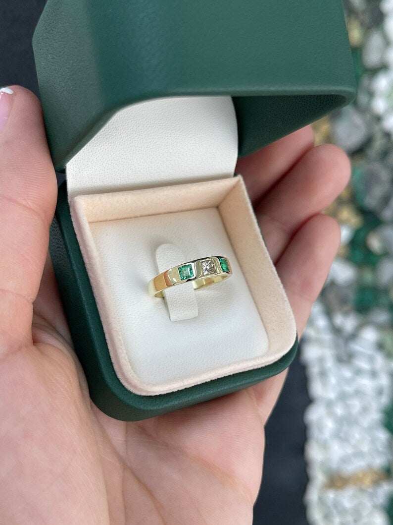 0.68tcw Vivid Green Diamond & Emerald Princess Cut Wedding Band Ring in 14K Gold - Elegant Bridal Jewelry for Engagement, Anniversary & Special Occasions