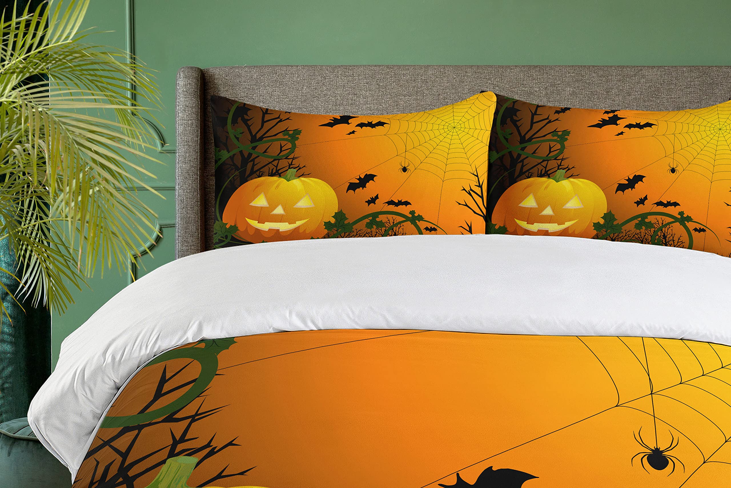 Ambesonne Halloween Duvet Cover Set - Spooky Pumpkin Leaf Tree & Bat Design, 3-Piece King Size Bedding Set with 2 Pillow Shams in Dark Green, Orange & Black | Perfect for Halloween Decor, Fall Bedroom Makeover & Themed Guest Rooms