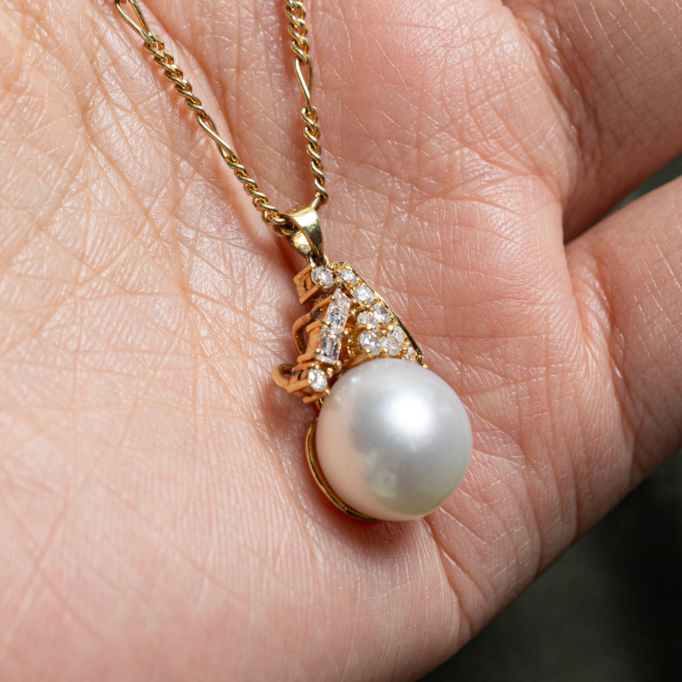Luxury South Sea Pearl & Diamond Pendant Necklace - 11.30-12.00mm White Pearl with 0.25ct Diamond - 17 Inch Gold Chain - Elegant Jewelry Gift for Women - Perfect for Weddings, Anniversaries & Special Occasions