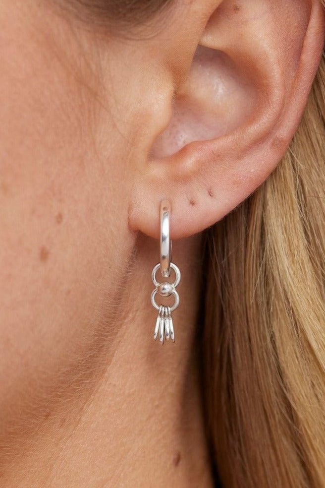 Elegant Silver Tassel Charm Pendant for Jewelry Making - Perfect for Necklaces, Bracelets & DIY Craft Projects