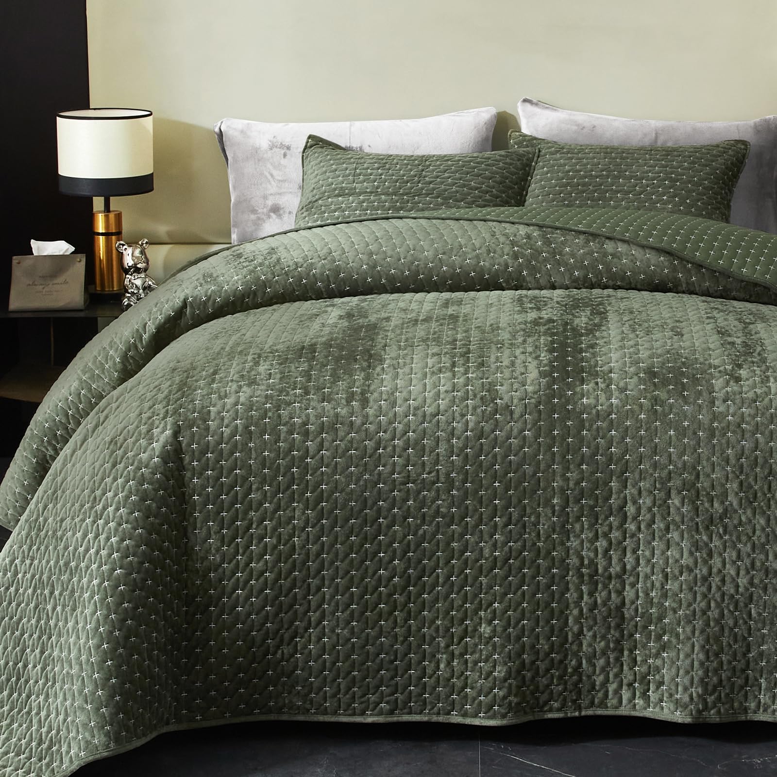 Powdion Velvet Quilt King Size - Luxurious Soft Oversized Bedspread Set with 2 Pillow Shams | All-Season Lightweight Comforter in Army Green Striped Design | Perfect for Master Bedroom, Guest Room & Cozy Winter Nights