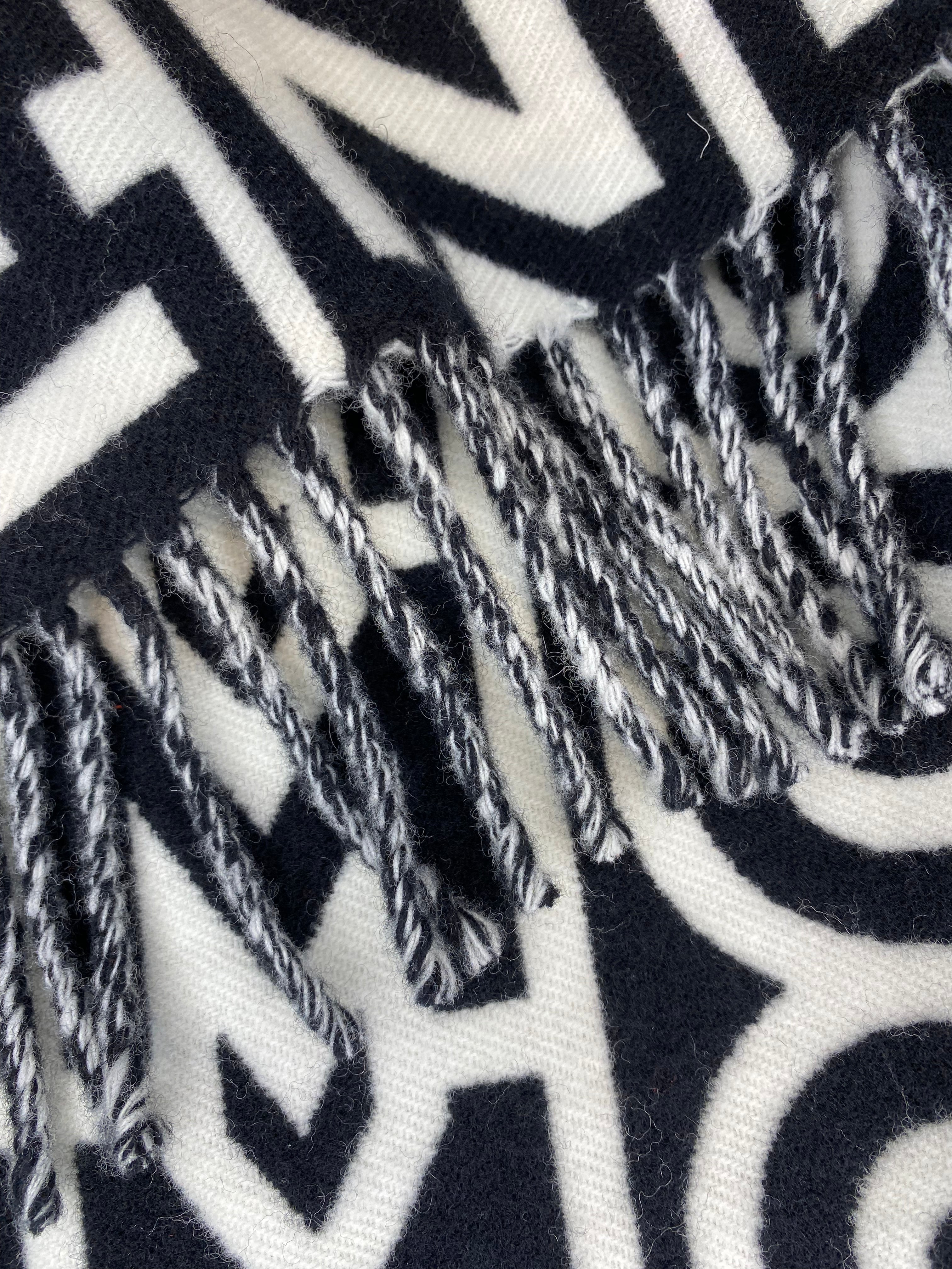 Fendi Marc Jacobs Wool Poncho for Women - Soft White & Black Checkered Pattern - Cozy Winter Wrap Shawl for Outdoor Travel & Casual Fashion