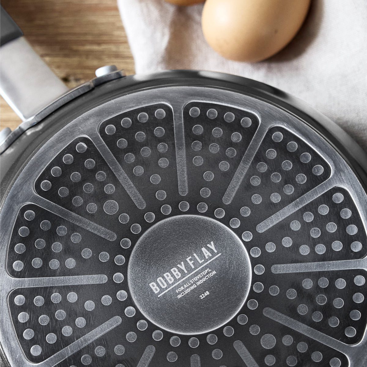 Bobby Flay by GreenPan Professional Ceramic Nonstick 4.5 Quart Sauté Pan with Lid - Graphite | Healthy Cooking, Frying & Sautéing | Oven & Dishwasher Safe | Non-Toxic Cookware for Home Chefs