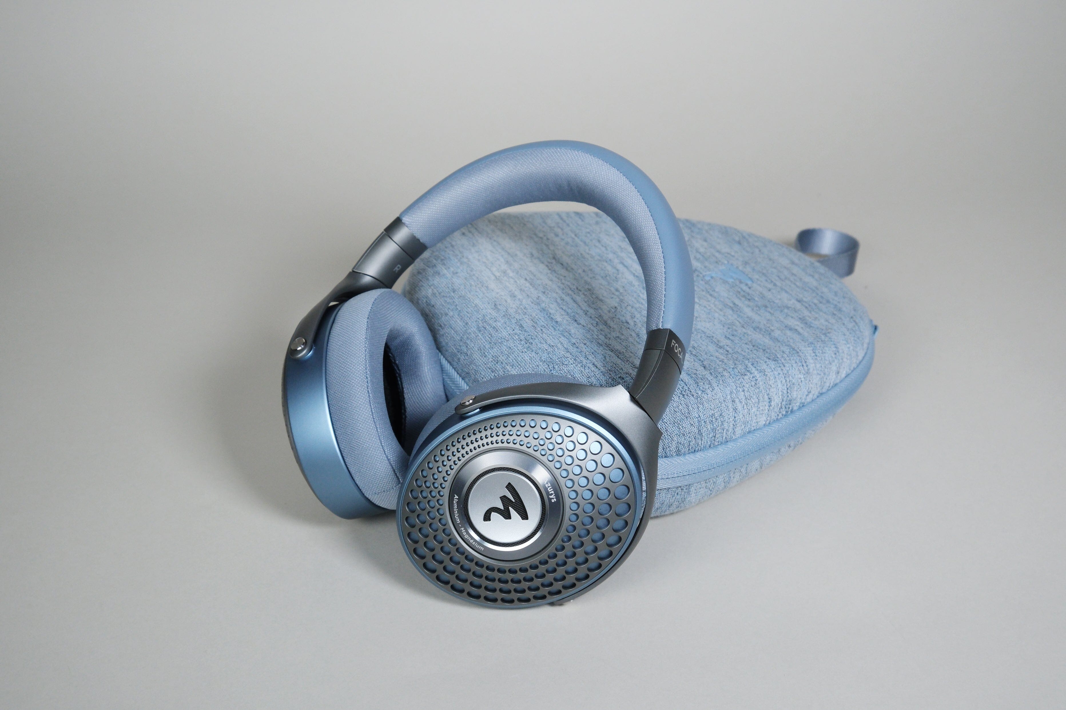 Focal Azurys Closed-Back Headphones - High-Fidelity Studio & Gaming Headset for Audiophiles - Perfect for Home Studio, Music Production & Immersive Gaming