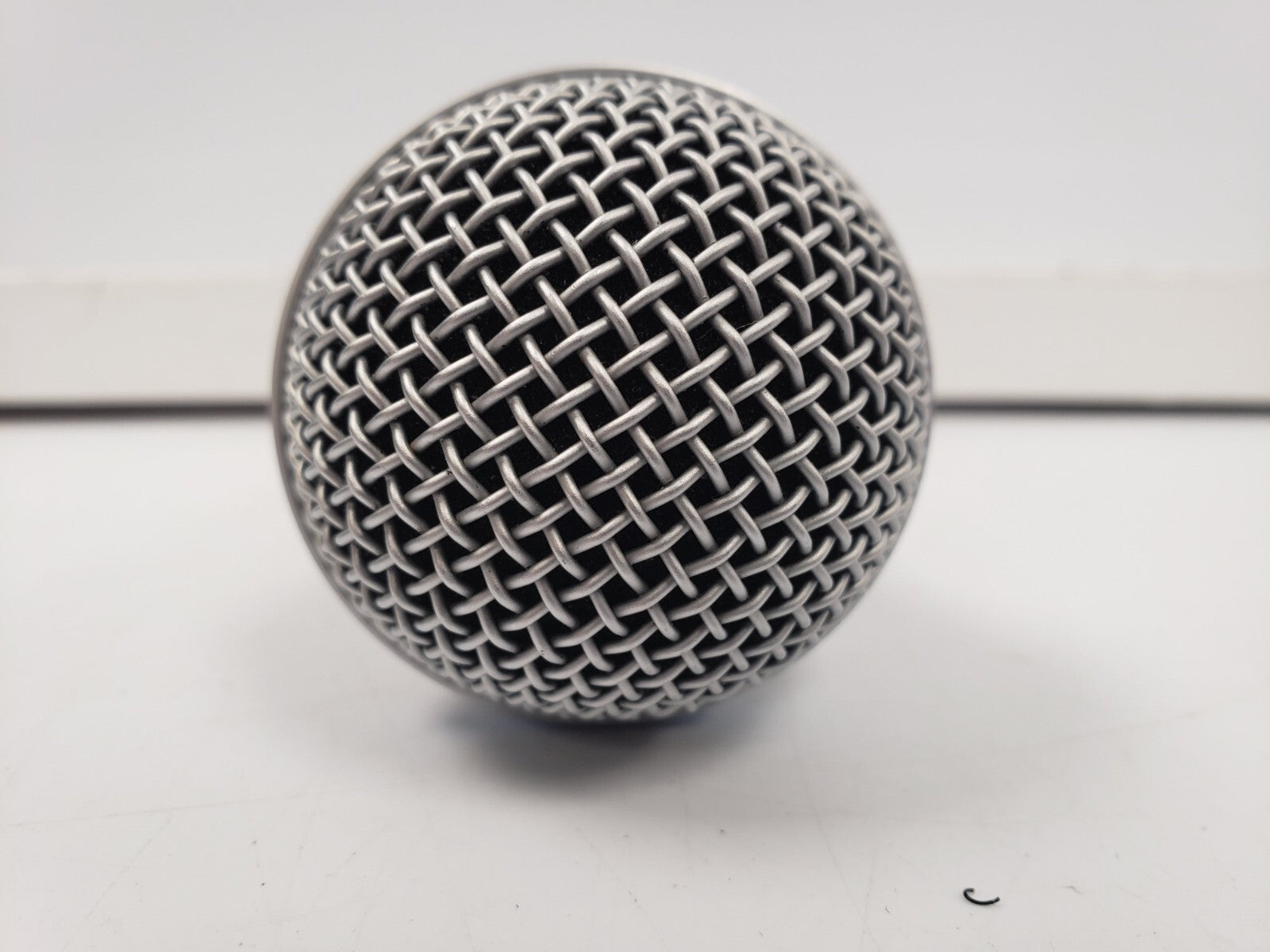Shure BETA 58A Dynamic Vocal Microphone - Professional Cardioid Mic for Live Performances, Studio Recording & Podcasting - Perfect for Singers, Speakers & Broadcasters