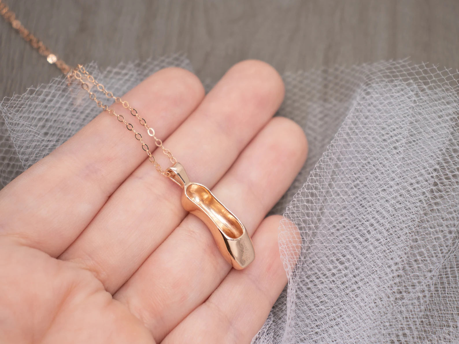 Elegant Ballet Pointe Shoe Necklace - Perfect for Dancers, Ballerinas & Dance Lovers - Ideal for Performances, Recitals & Dance Themed Gifts