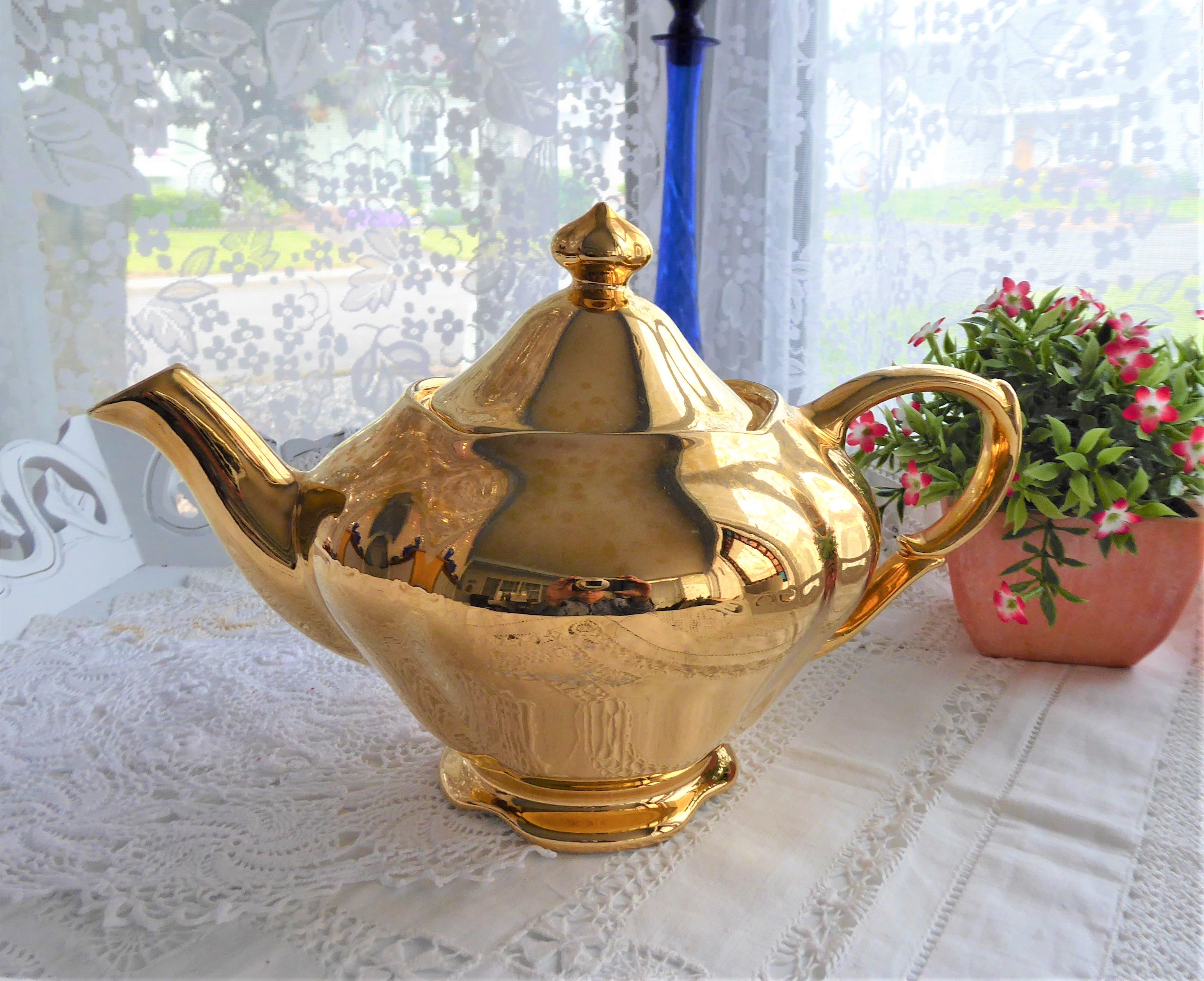 Vintage Luxe Royal Winton Golden Age Teapot - 1960s Gold Luster Large Ceramic Tea Pot for Afternoon Tea & Collectible Display