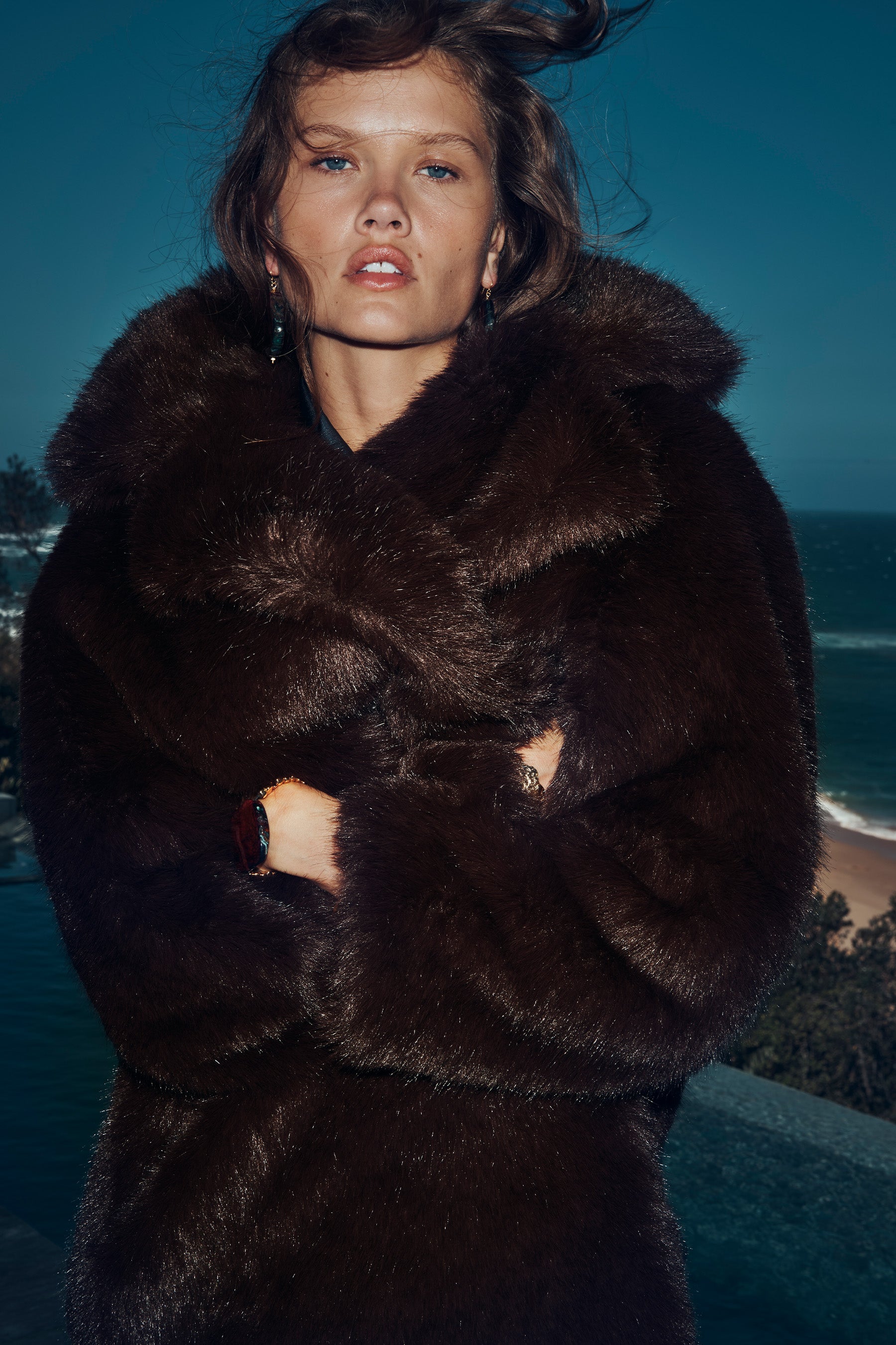 Premium Husk Moss Coat in Chocolate Brown - Warm & Stylish Outerwear for Fall & Winter Outdoor Adventures